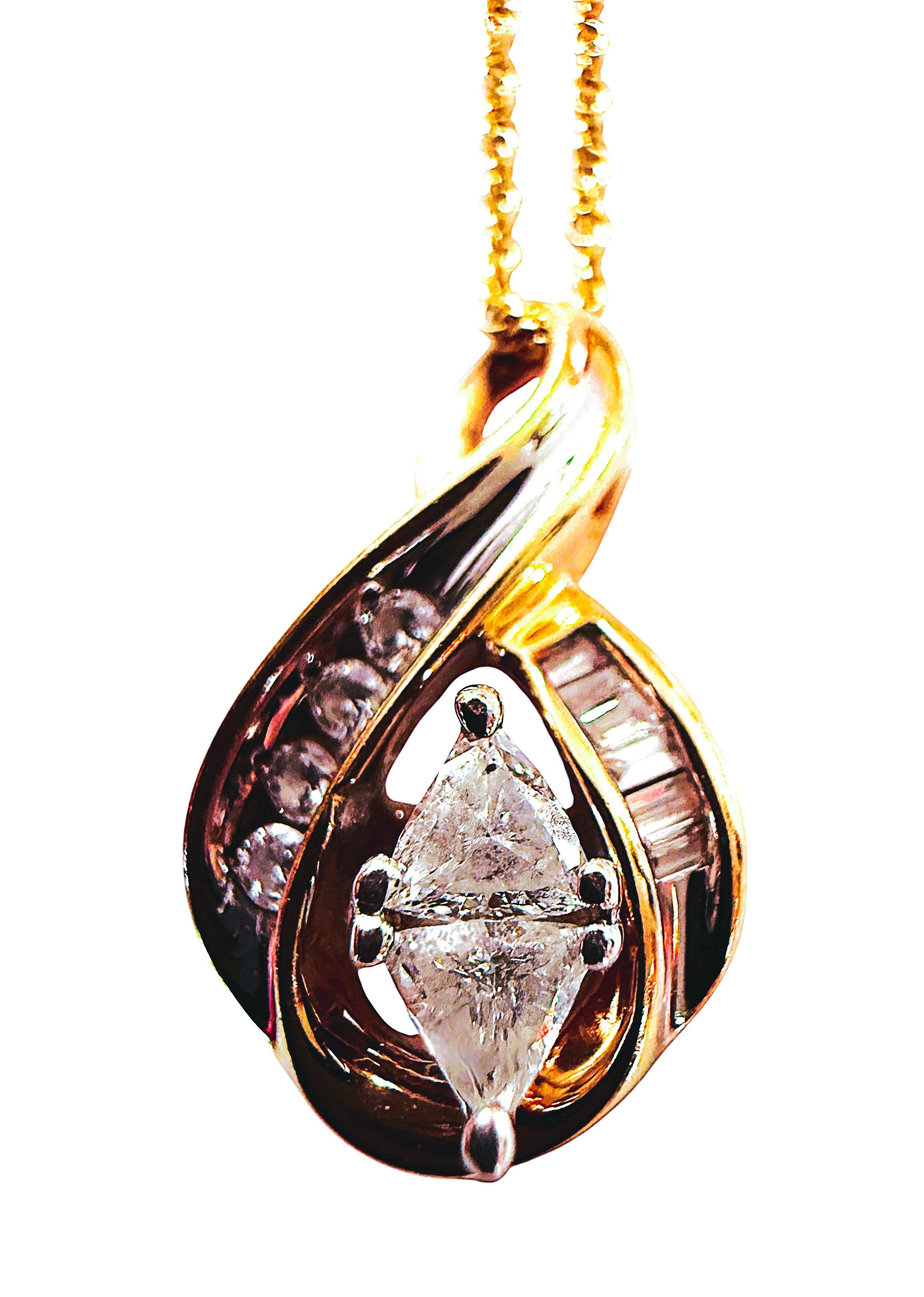 Collier en or jaune 14K avec pendentif en diamant trillion de 0,80 carat 18 pouces en vente 1
