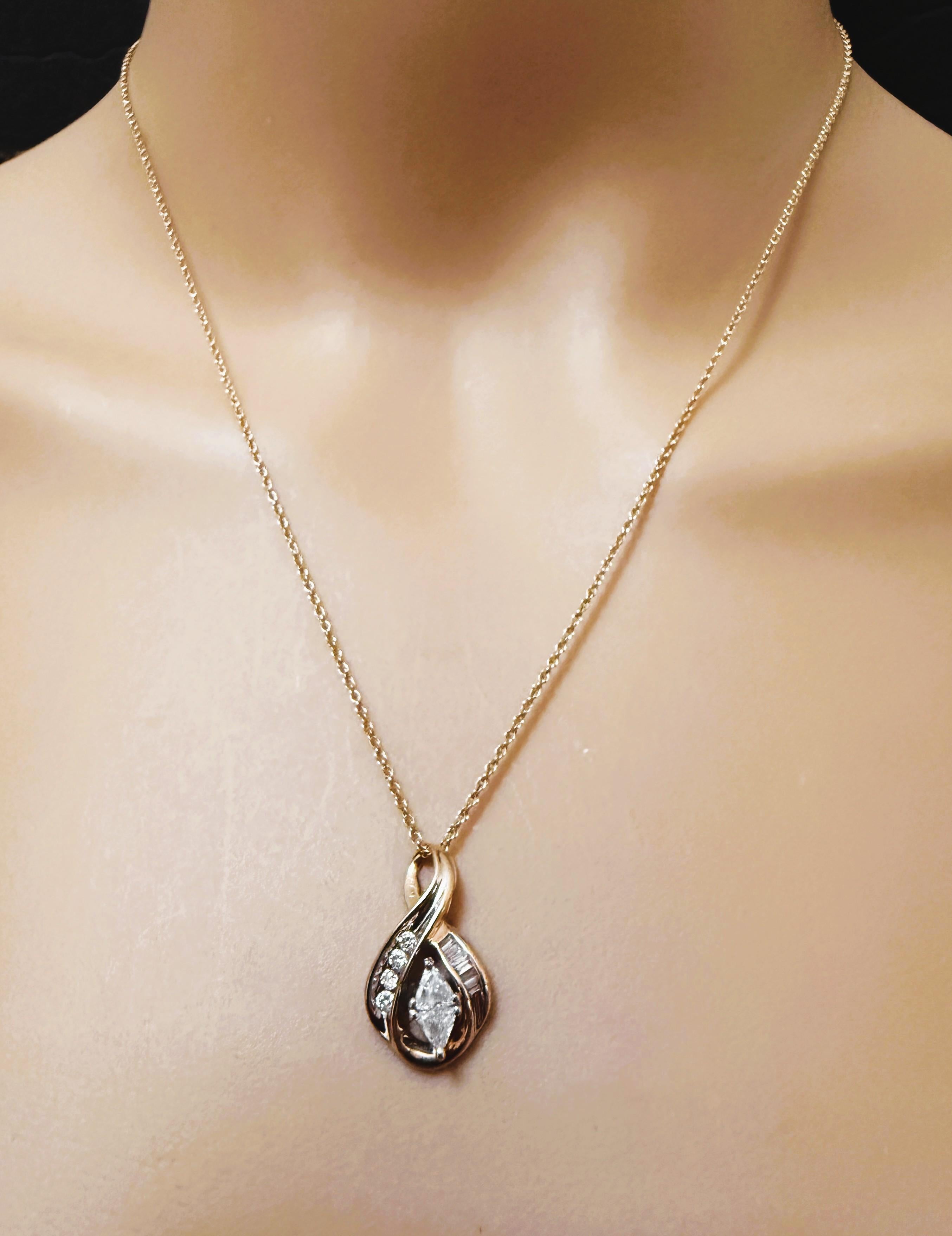 Collier en or jaune 14K avec pendentif en diamant trillion de 0,80 carat 18 pouces en vente 2