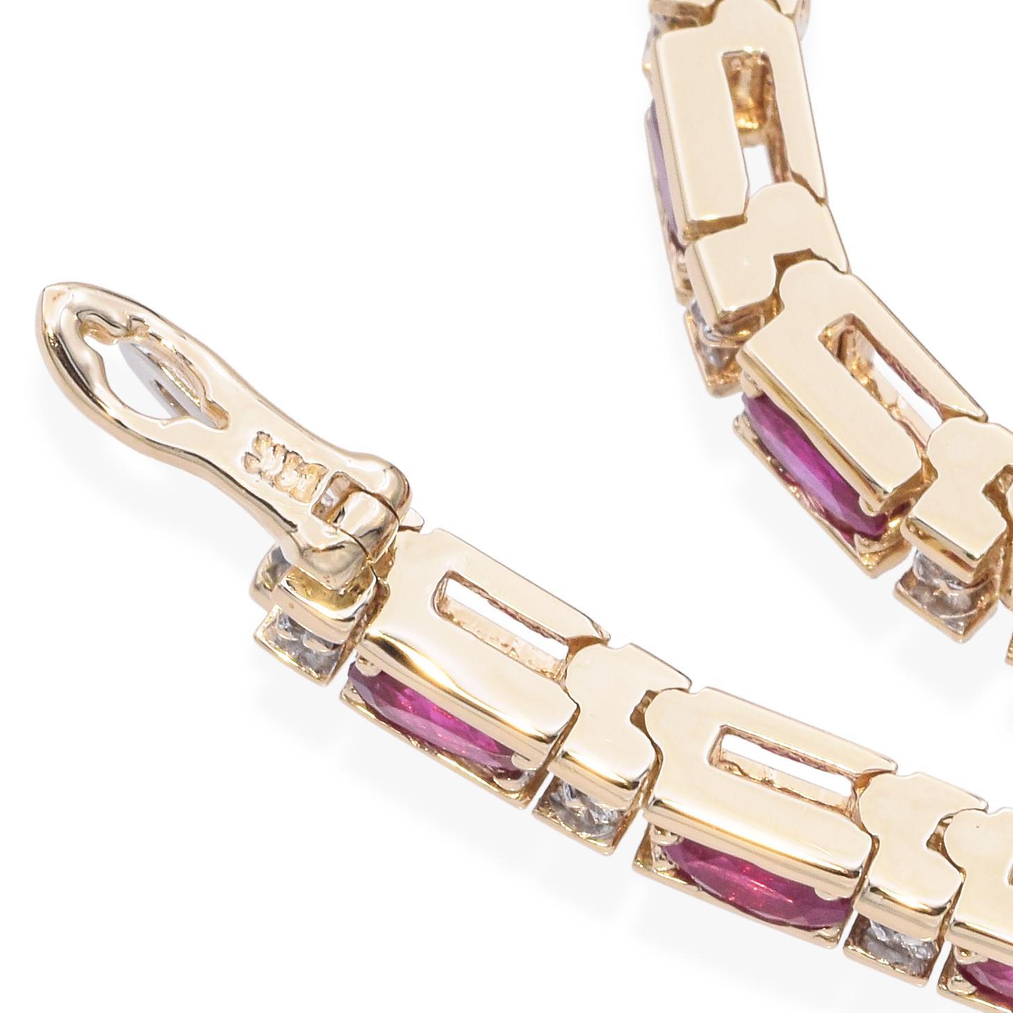 Bracelet tennis en or jaune 14 carats avec rubis de 8,04 carats et diamants de 1,68 carat Bon état - En vente à New York, NY