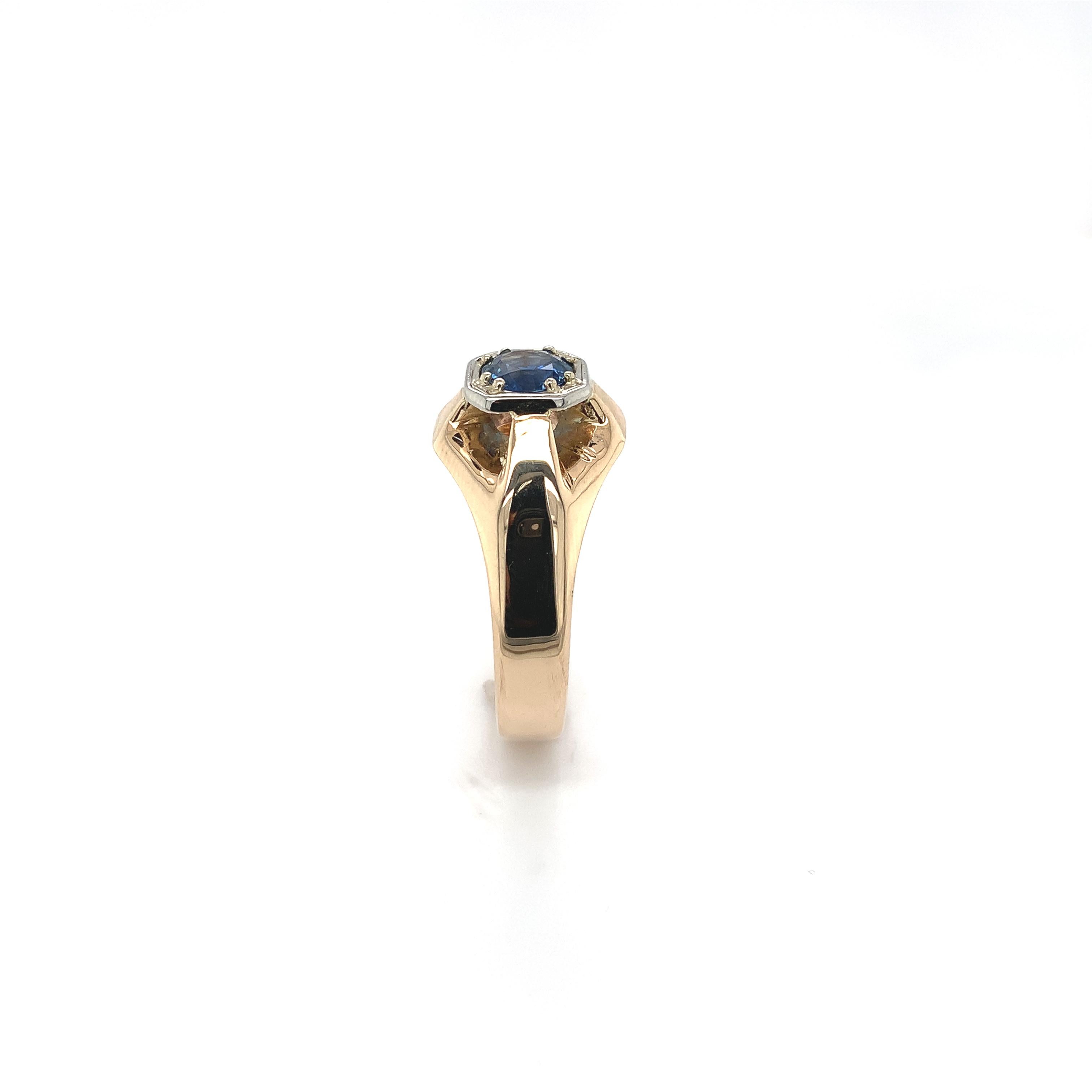 Modern 14K yellow gold .80ct Sapphire Men's Ring For Sale