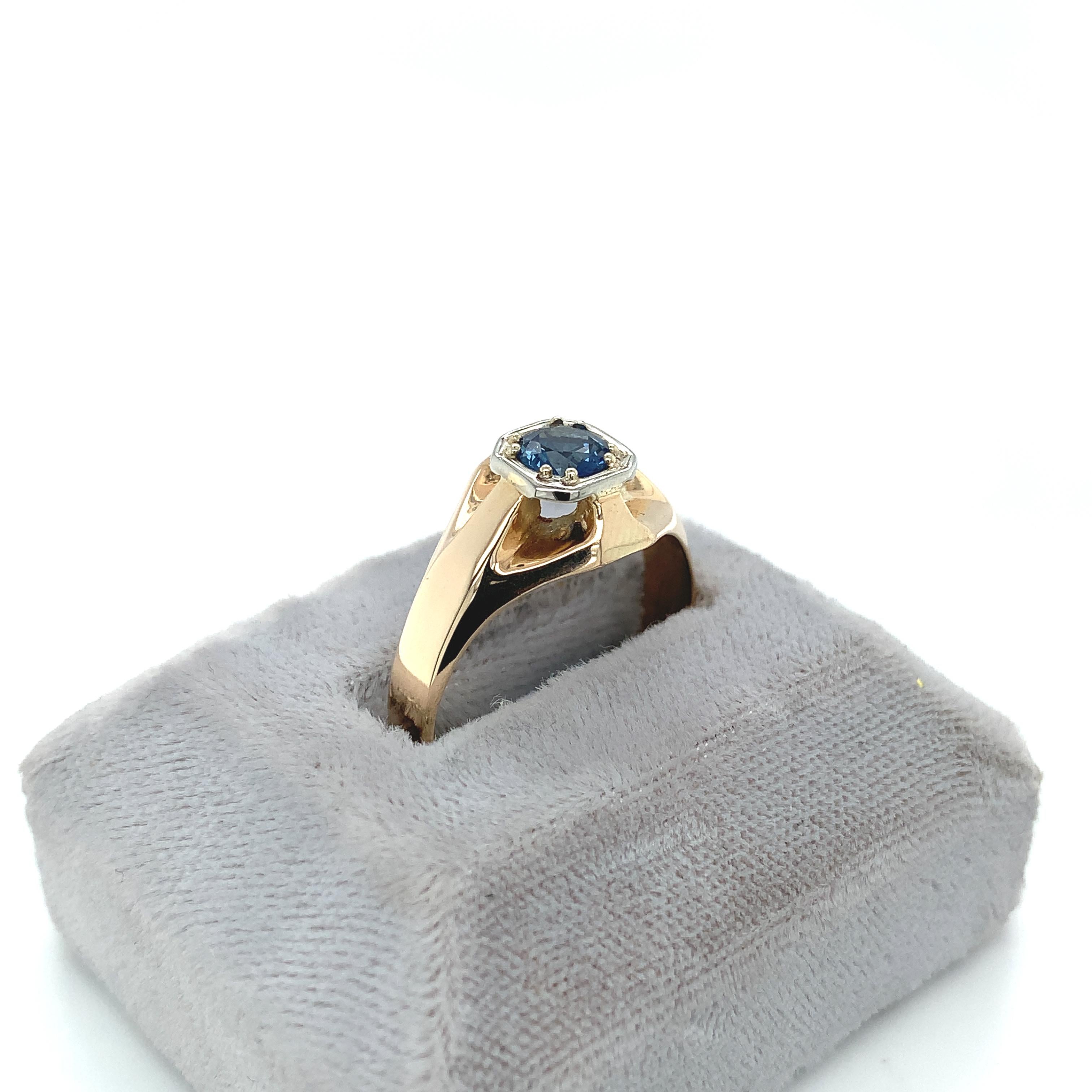 Brilliant Cut 14K yellow gold .80ct Sapphire Men's Ring For Sale