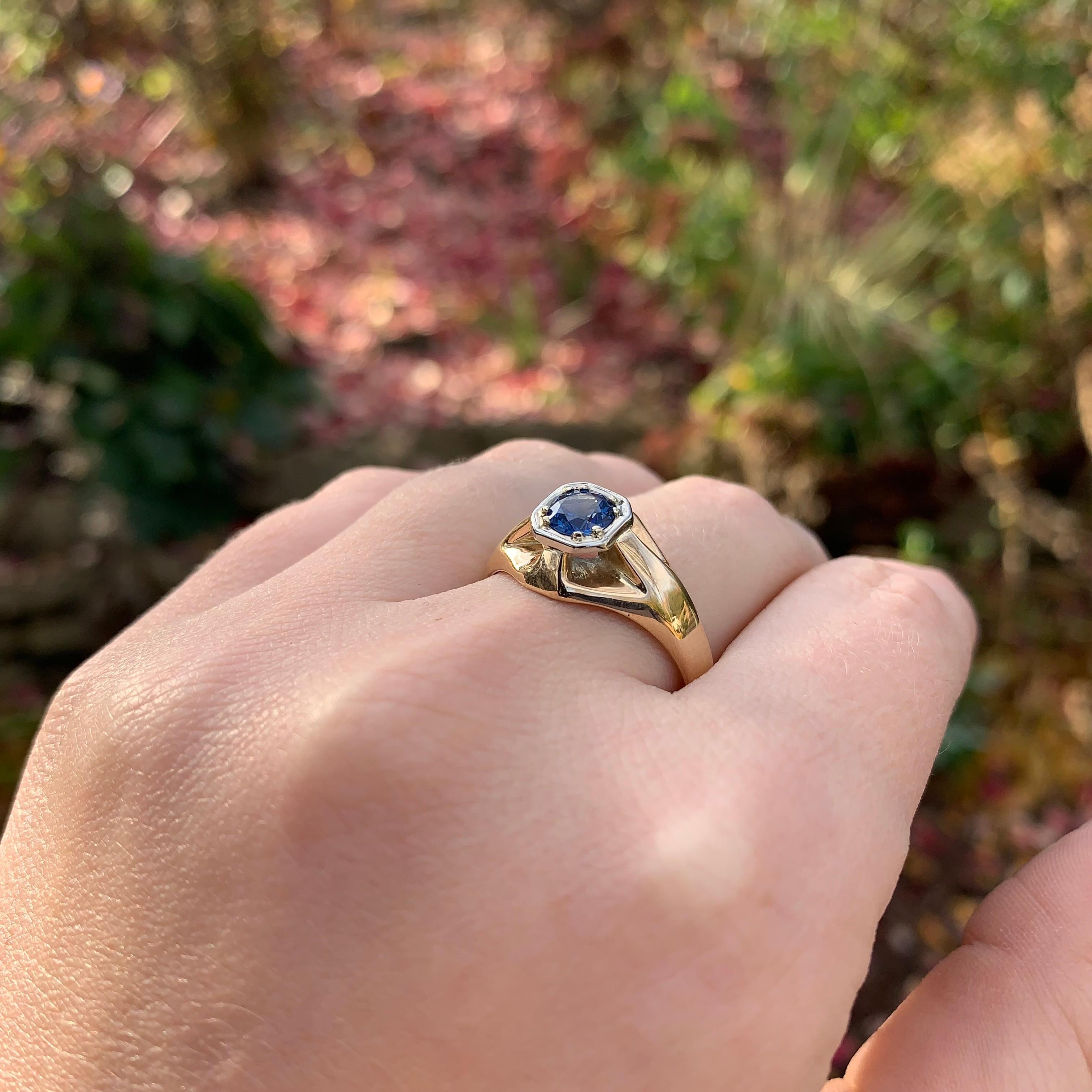 14K yellow gold .80ct Sapphire Men's Ring For Sale 3
