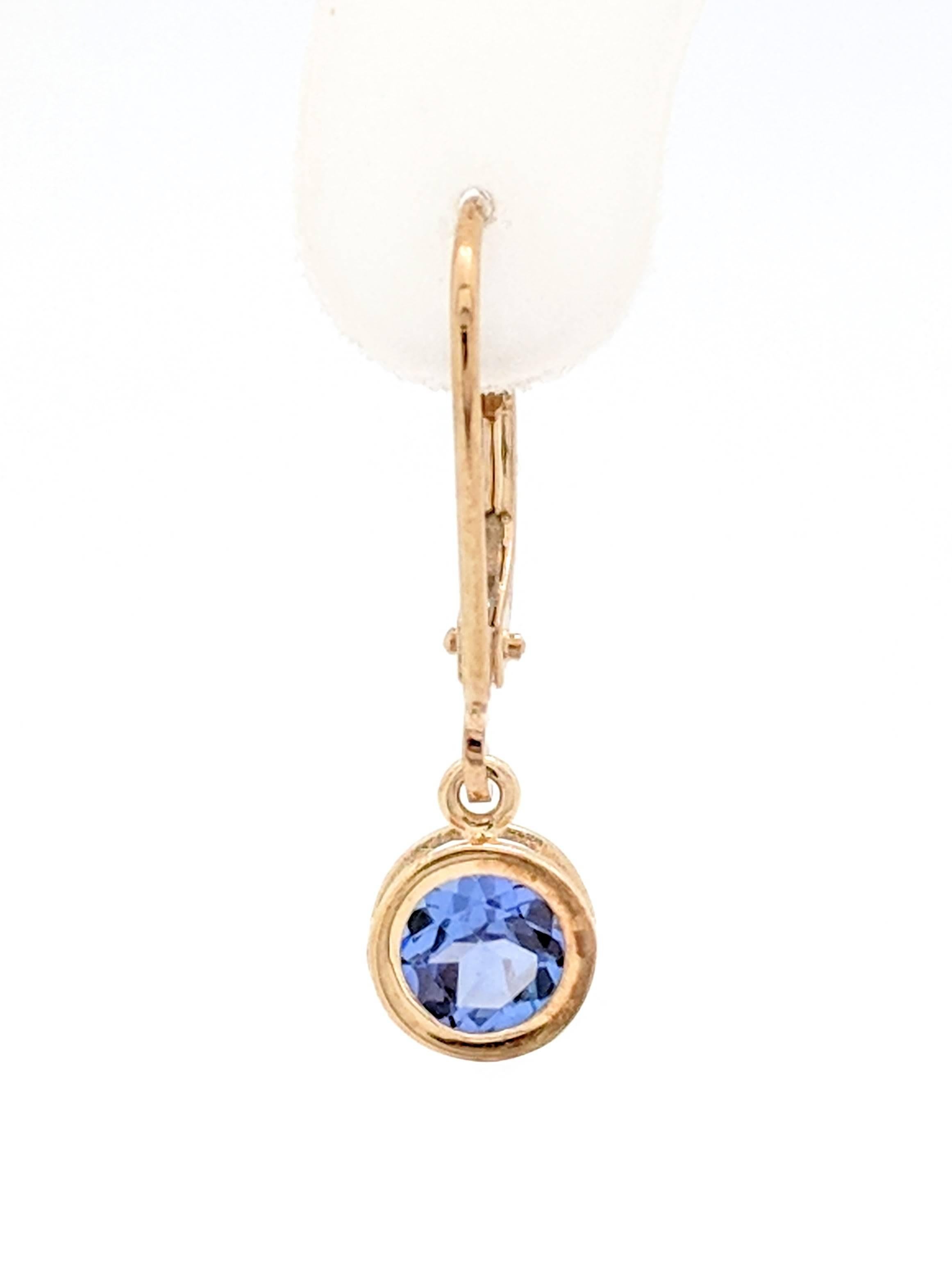 14 Karat Yellow Gold .80 Carat Round Bezel Set Tanzanite Dangle Earrings In Excellent Condition For Sale In Gainesville, FL