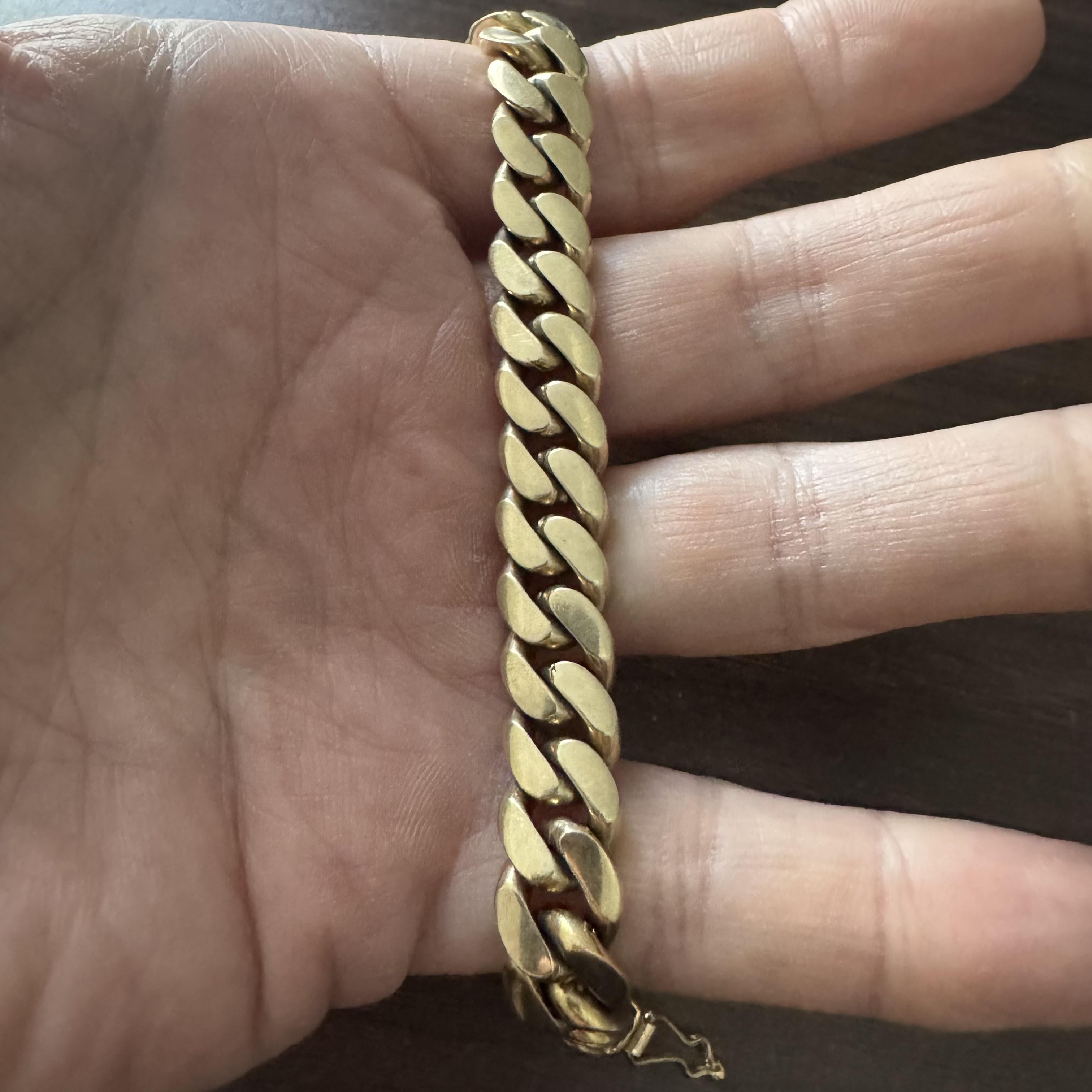 Estado:  Excelente estado, limpiado y pulido profesionalmente
Metal: Oro de 14 quilates (marcado y probado profesionalmente)
Peso: 83,2 g
Longitud: 8,5 pulgadas
Anchura: 11 mm
Cierre: Inserto de lengüeta de caja con dos pestillos de
