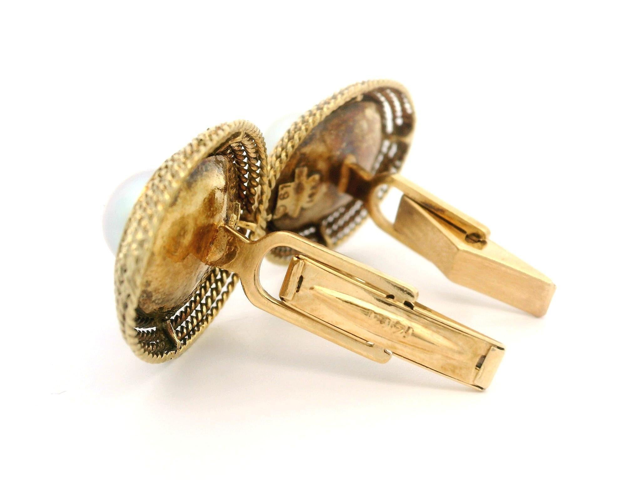 Gemelli ovali grandi in oro giallo 14k con perle da 8,8 mm e smalto blu a filo ritorto in vendita 1