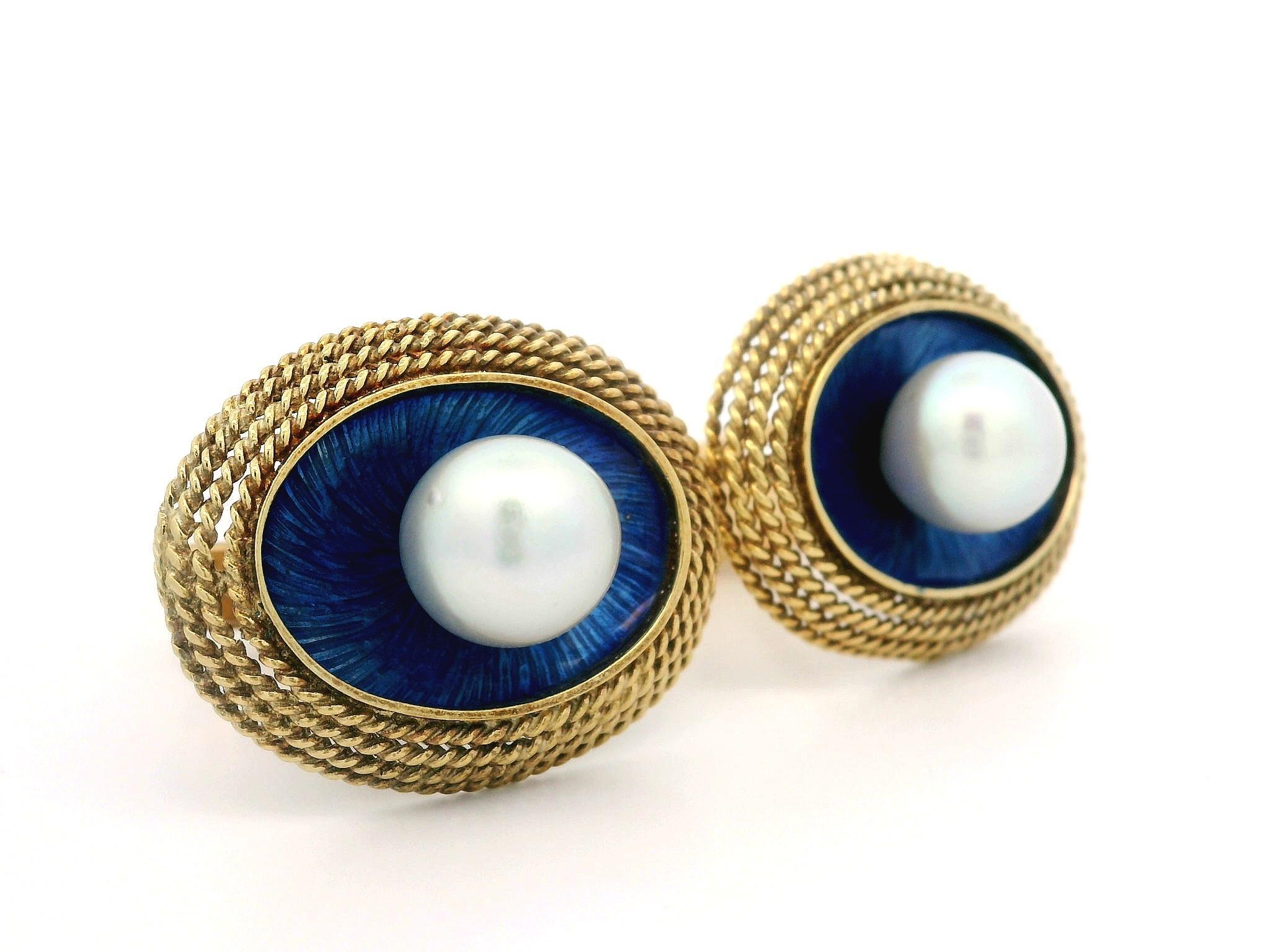 Gemelli ovali grandi in oro giallo 14k con perle da 8,8 mm e smalto blu a filo ritorto in vendita 3