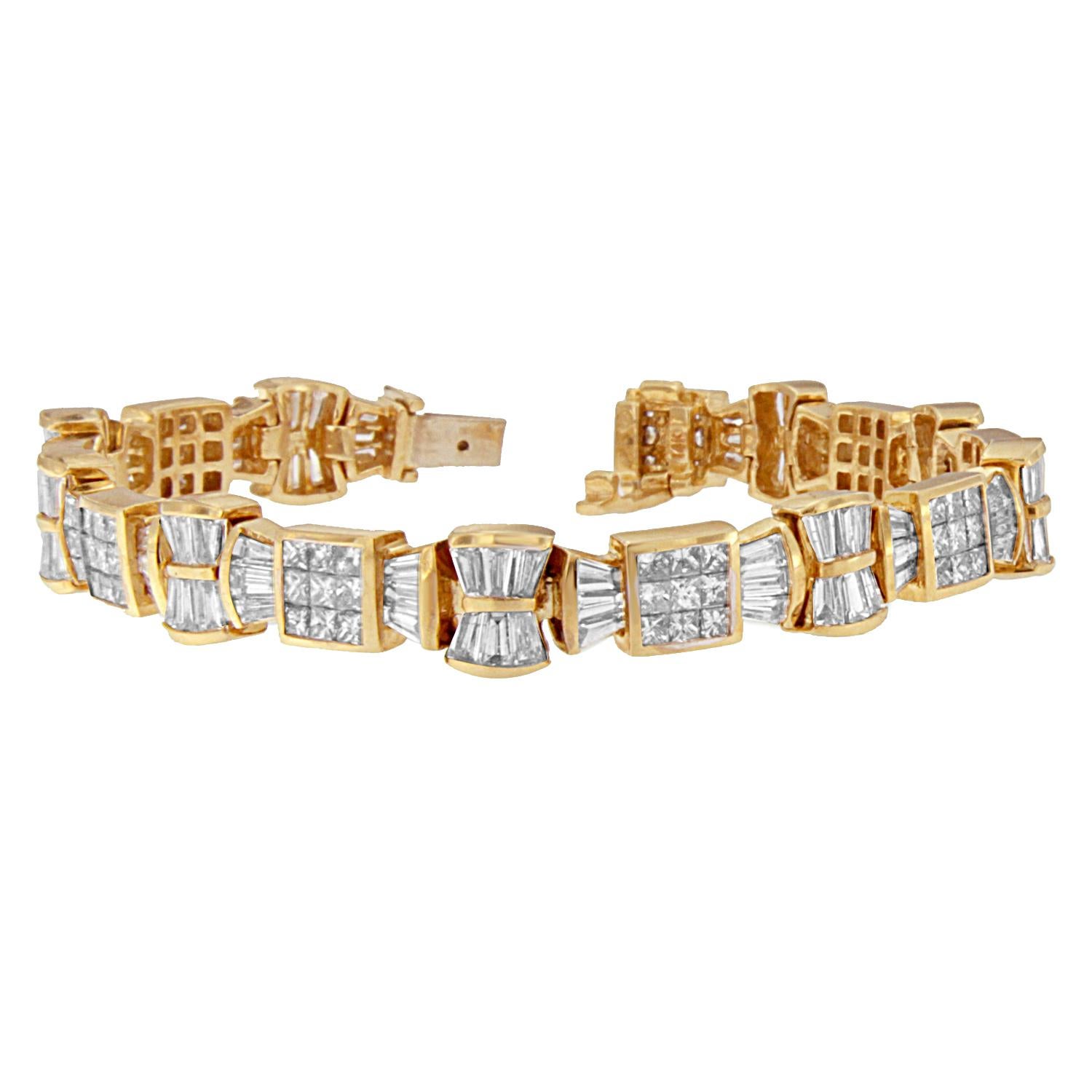 Contemporary 14k Yellow Gold 9 7/8 Carat Princess & Baguette Cut Diamond Love Bows Bracelet For Sale