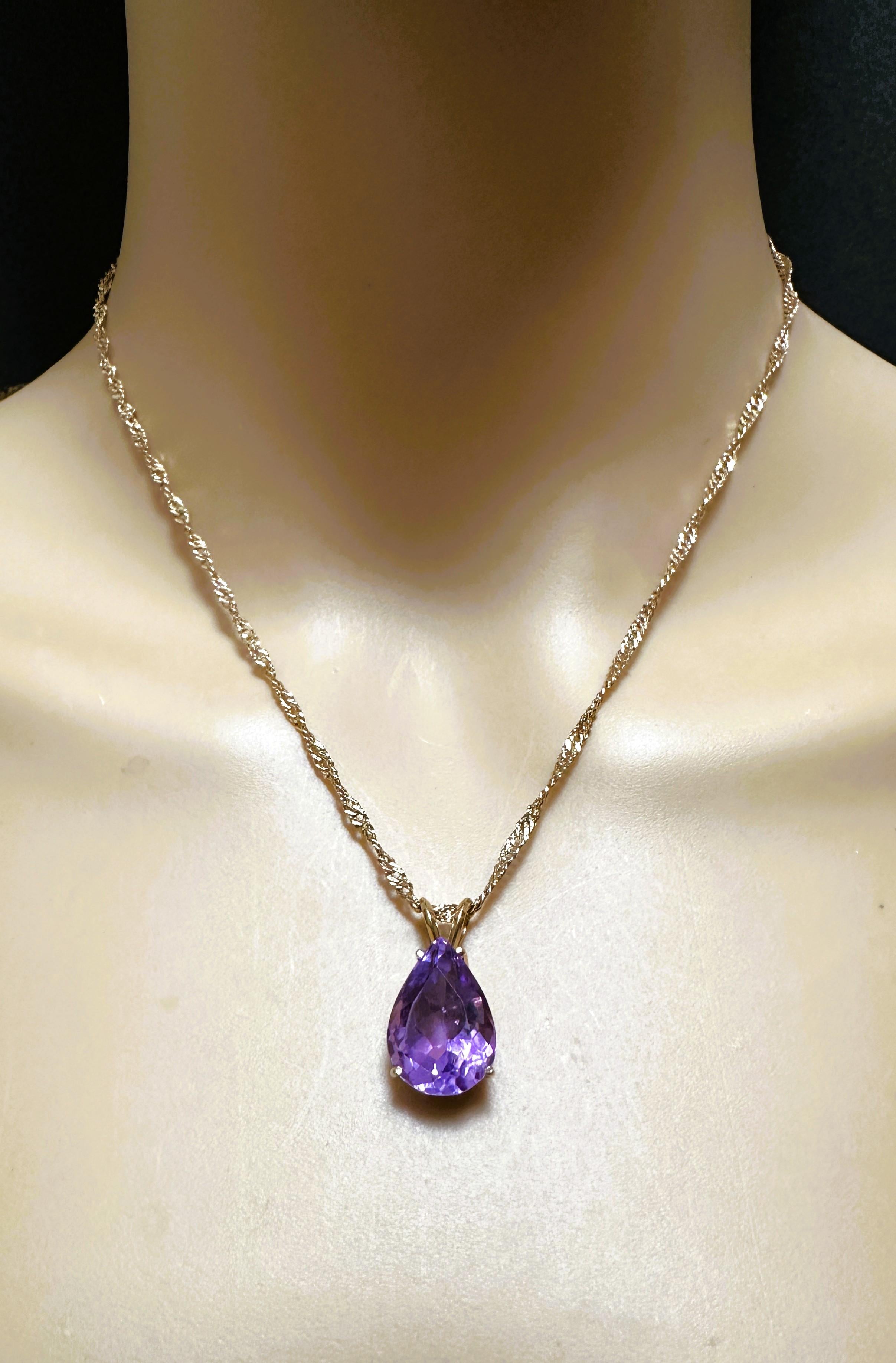 14k Yellow Gold 9 Carat Pear Cut Amethyst Pendant Necklace 16 Inches In Excellent Condition For Sale In Eagan, MN