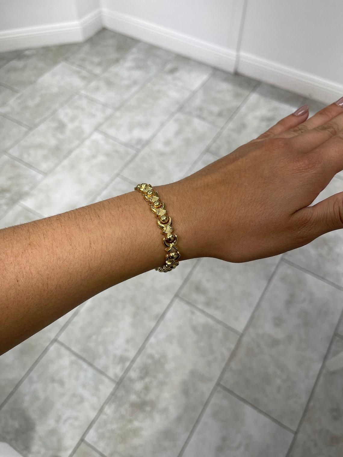 A charming woman's gold bracelet; the style of this piece is a vintage and intricate pattern. Weighing 10.6 grams, of pure Italian 14K yellow gold. Perfect for everyday wear.

Bracelet Style: Unique
Metal Purity: 14K Yellow Gold
Gold Weight: 10.6