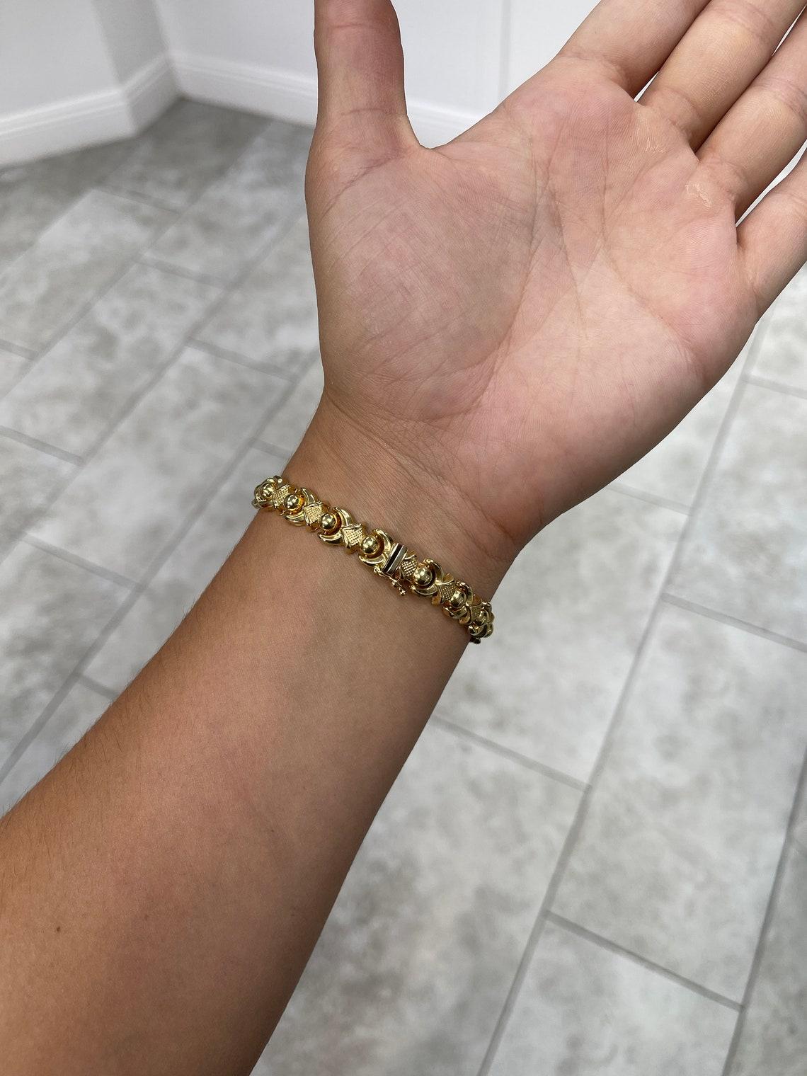 Modern 14K Yellow Gold 9.10mm Vintage Floral Bracelet – Solid Gold Elegant Women's For Sale