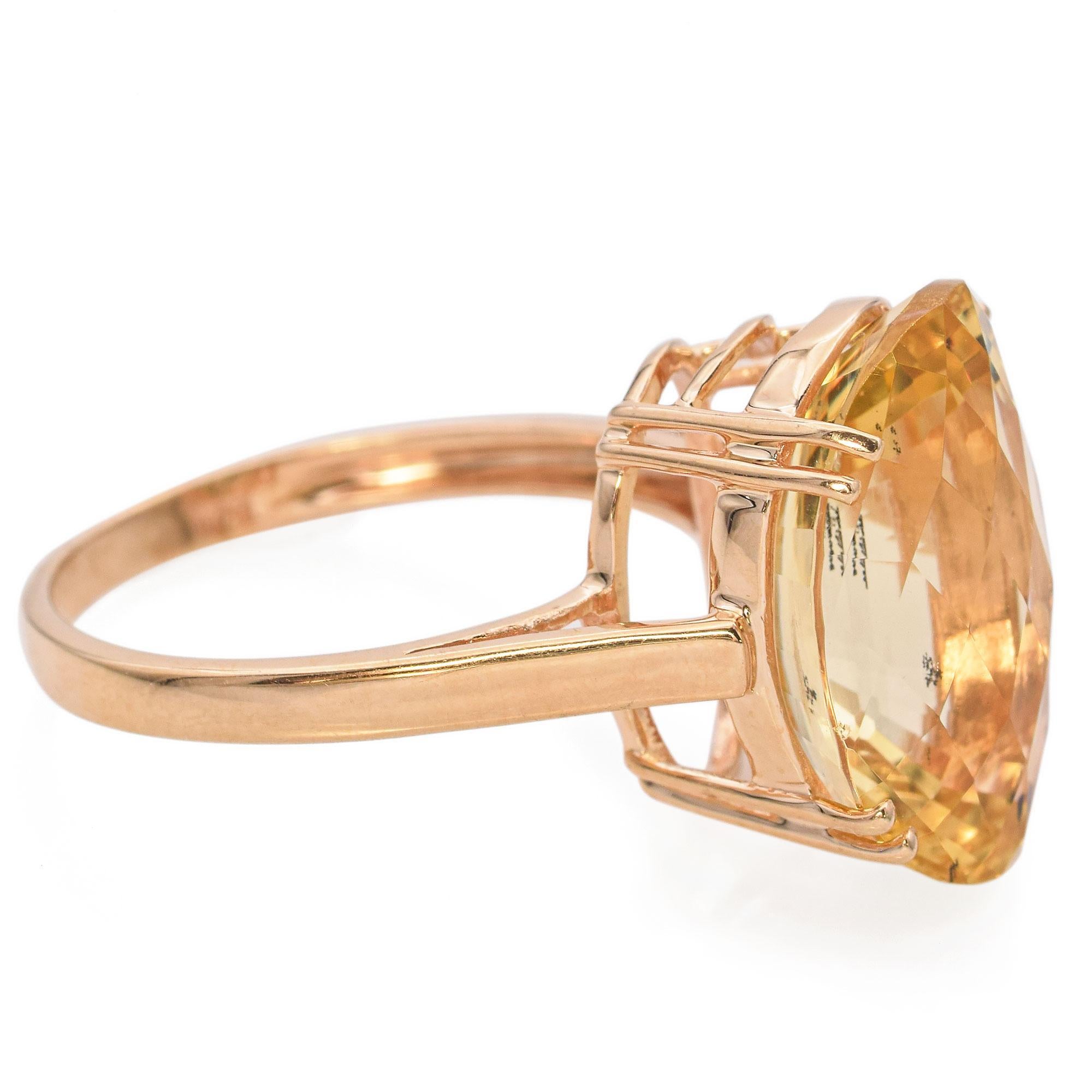 14k Yellow Gold 9.18 TCW Oval Checkerboard Cut Lemon Quartz Cocktail Ring In Good Condition For Sale In New York, NY