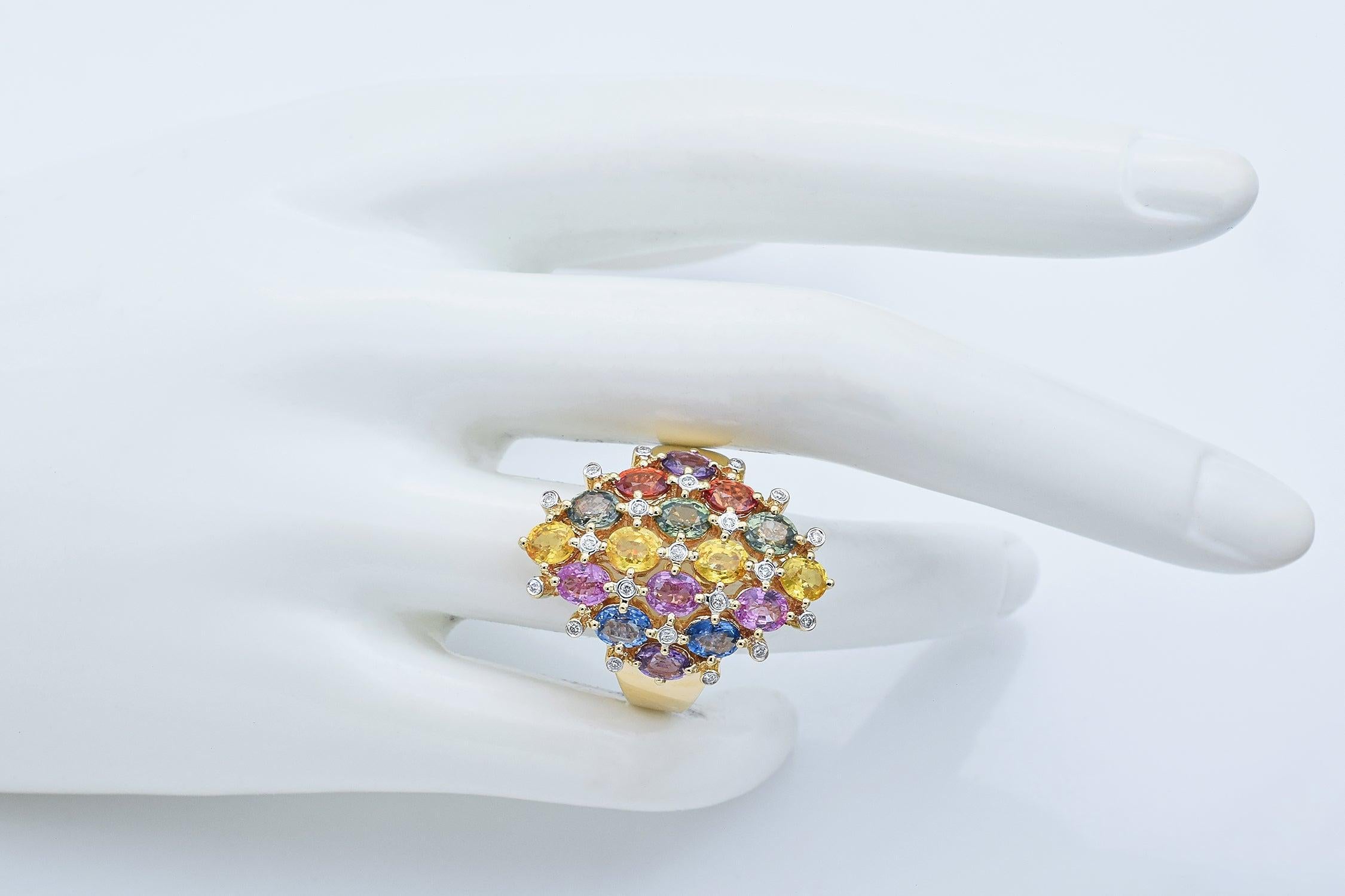 Taille ovale Bague en or jaune 14K 9.50 TCW saphir multi-couleurs et diamant en vente