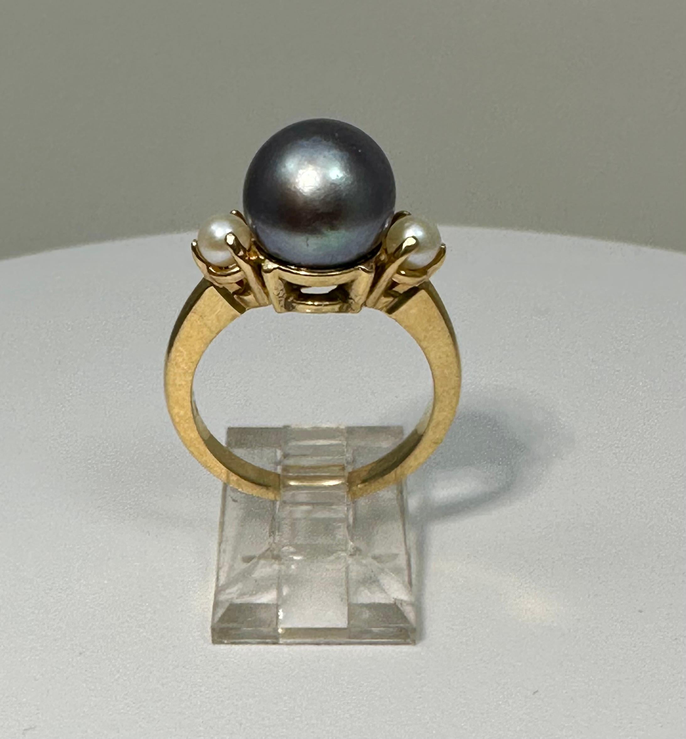 Women's 14k Yellow Gold 9.5mm Grey Tahitian Pearl 2 4mm Side White Pearls Ring  Size 6 For Sale