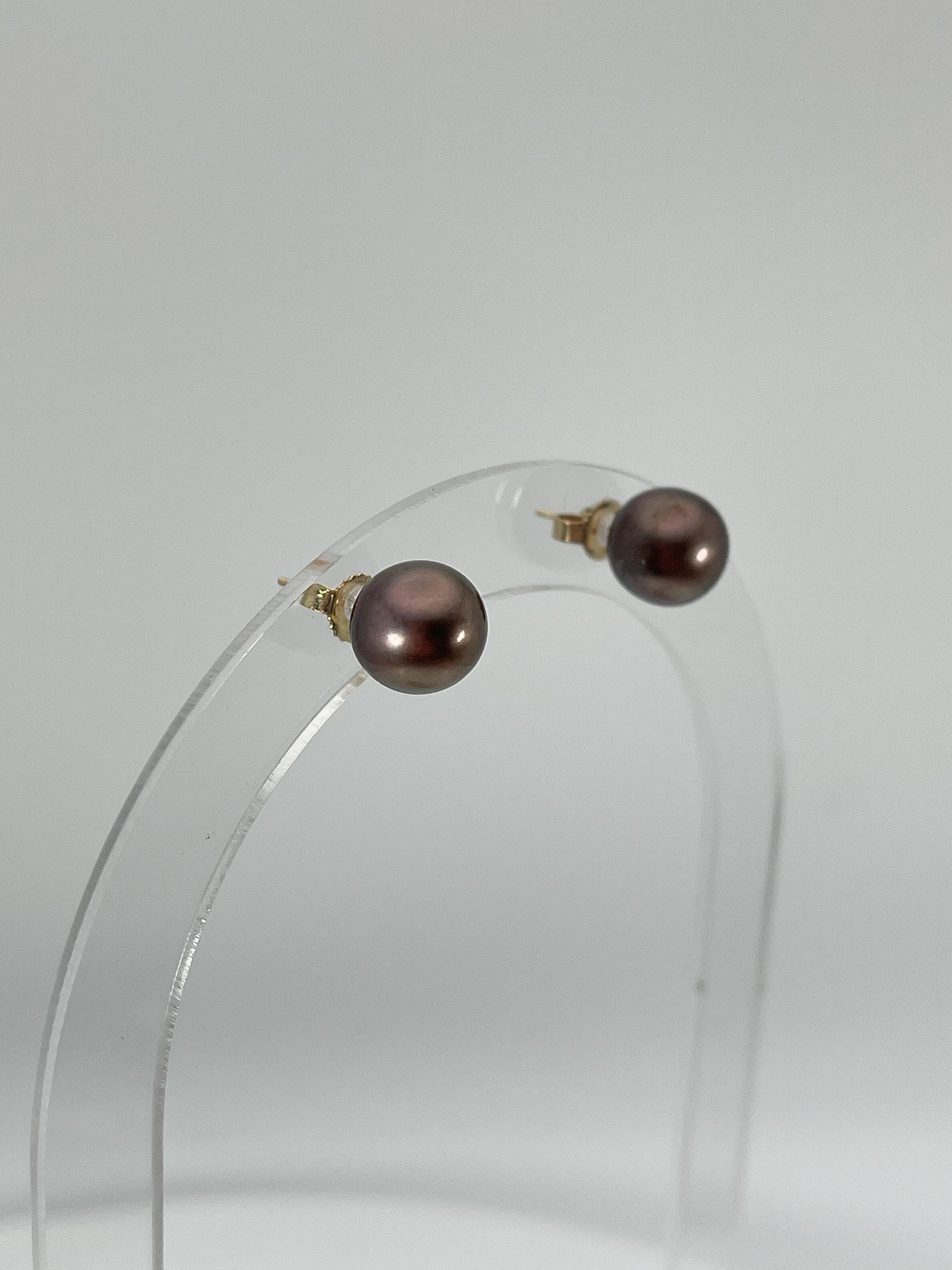 14K Yellow Gold 9MM Copper Tahitian Pearl Stud Earrings In Excellent Condition For Sale In Stuart, FL