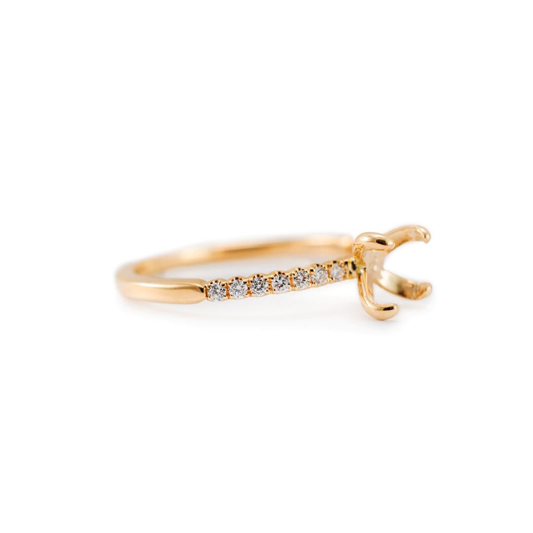 14K Yellow Gold Accented Diamond Round Semi Mount Engagement Ring In Excellent Condition For Sale In Houston, TX