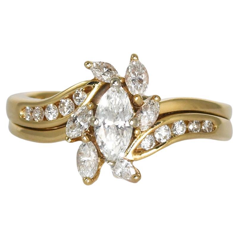 Bague de fiançailles en or jaune 14 carats ornée de diamants marquises en vente