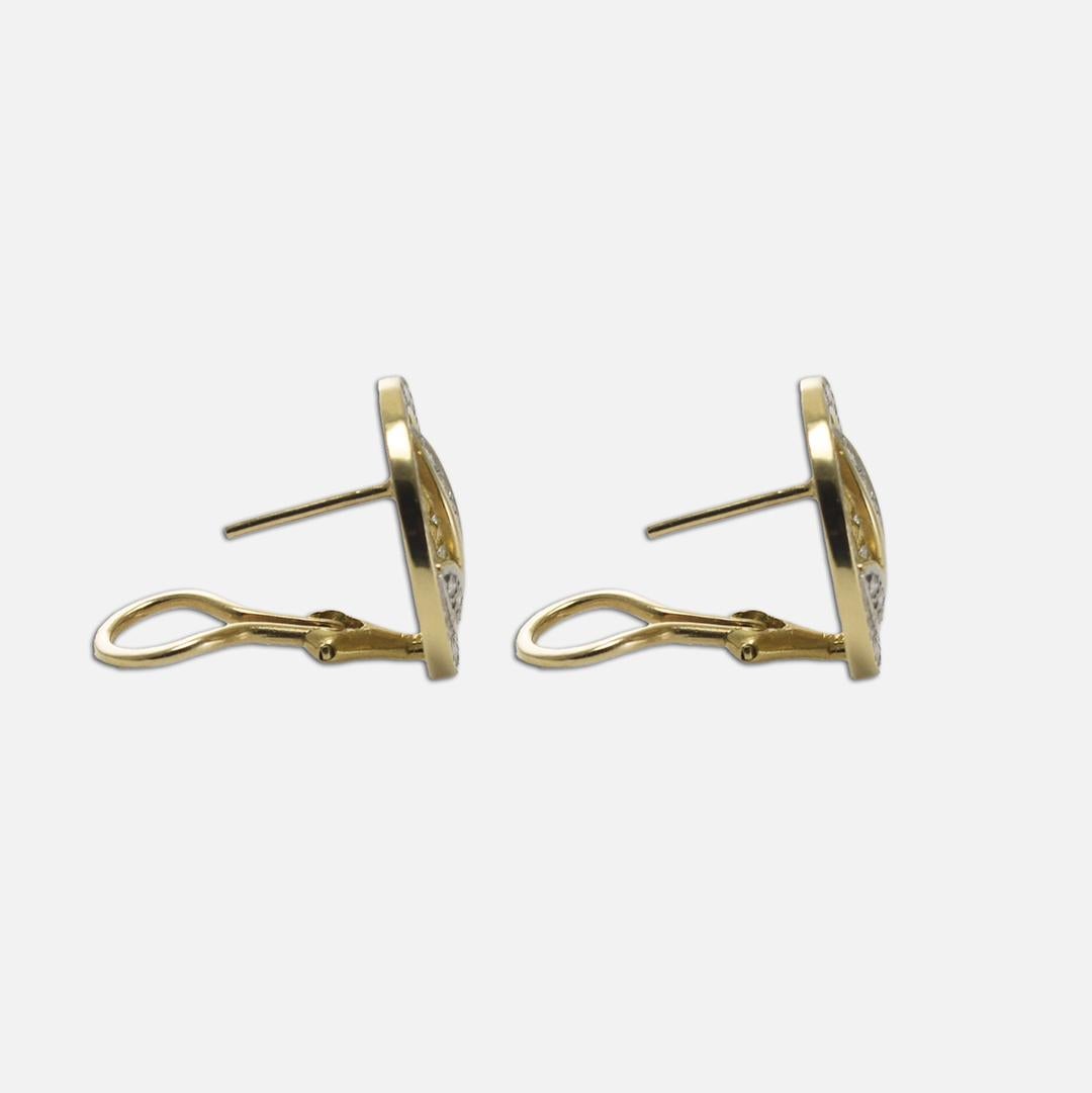 Boucles d'oreilles en diamant de style Adidas, montées sur or jaune 14 carats.
L'or a été testé à 58% de pureté avec un analyseur de métaux XRF.
Les diamants sont de taille ronde et brillante, de couleur h à i, de pureté Si à i1, et totalisent 0,60