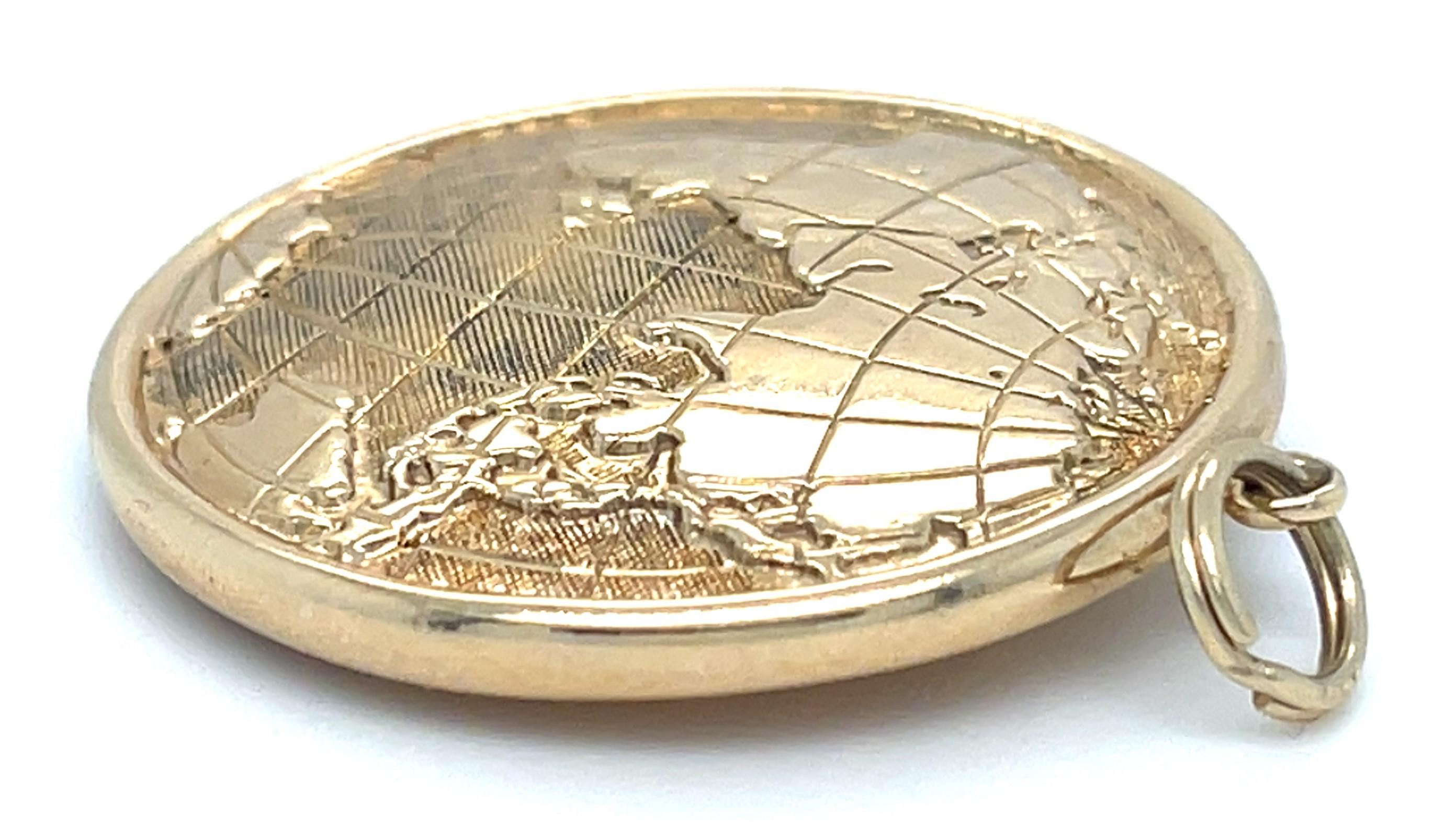 14k Gelbgold Adorable Globe Erde Karte Anhänger im Zustand „Gut“ im Angebot in Sherman Oaks, CA