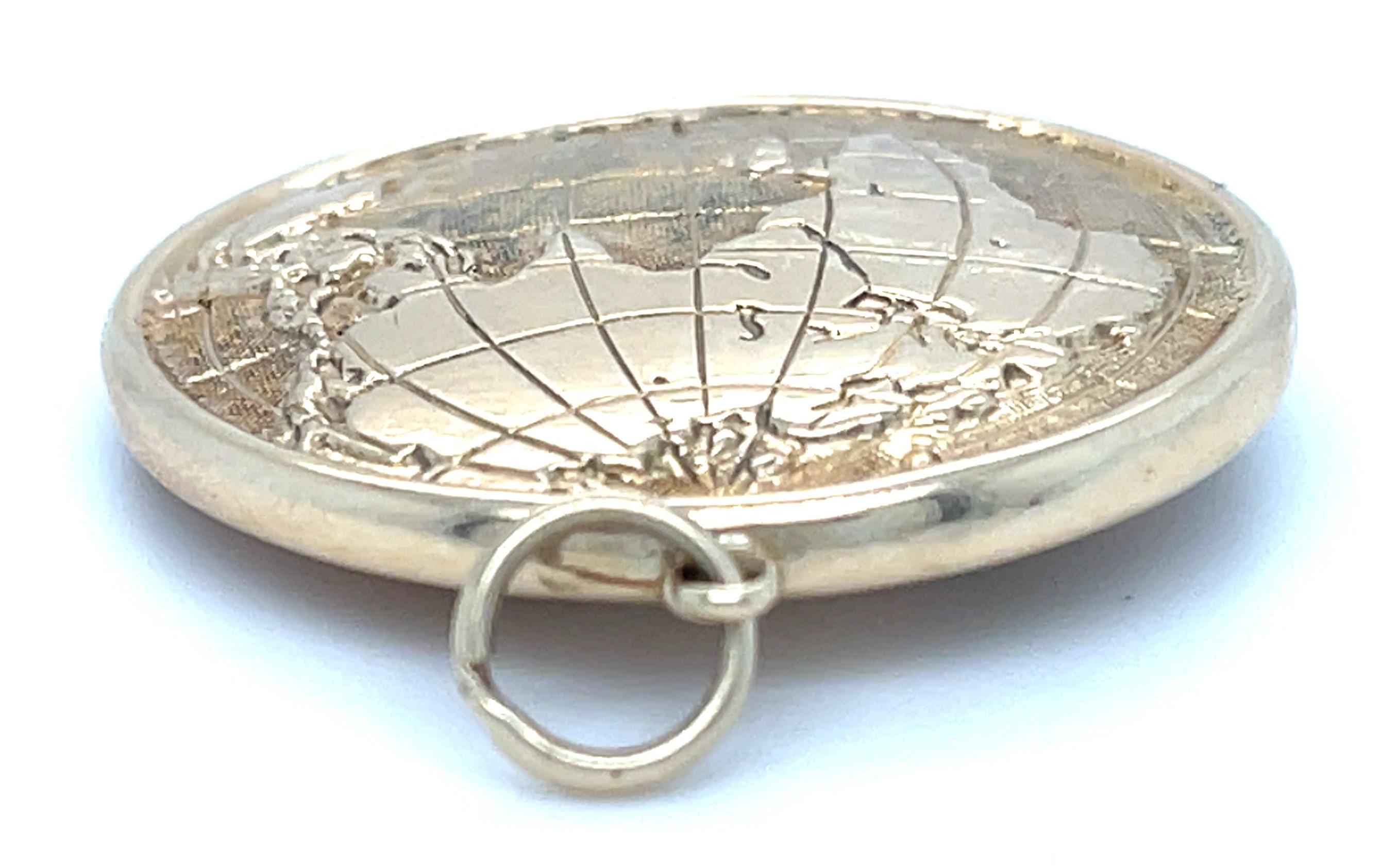 14k Gelbgold Adorable Globe Erde Karte Anhänger für Damen oder Herren im Angebot