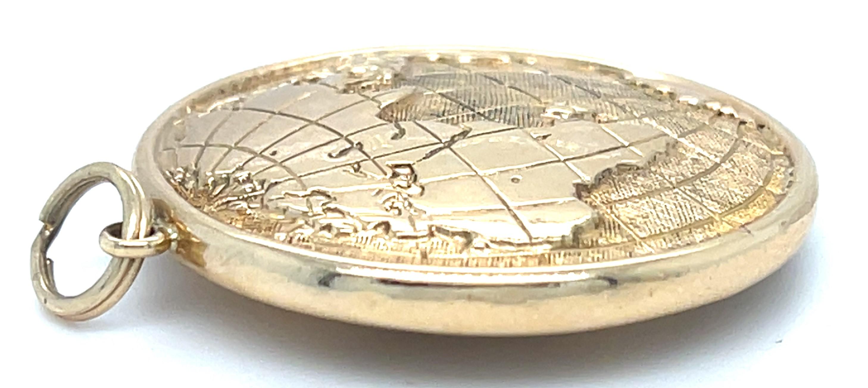 14k Gelbgold Adorable Globe Erde Karte Anhänger im Angebot 1