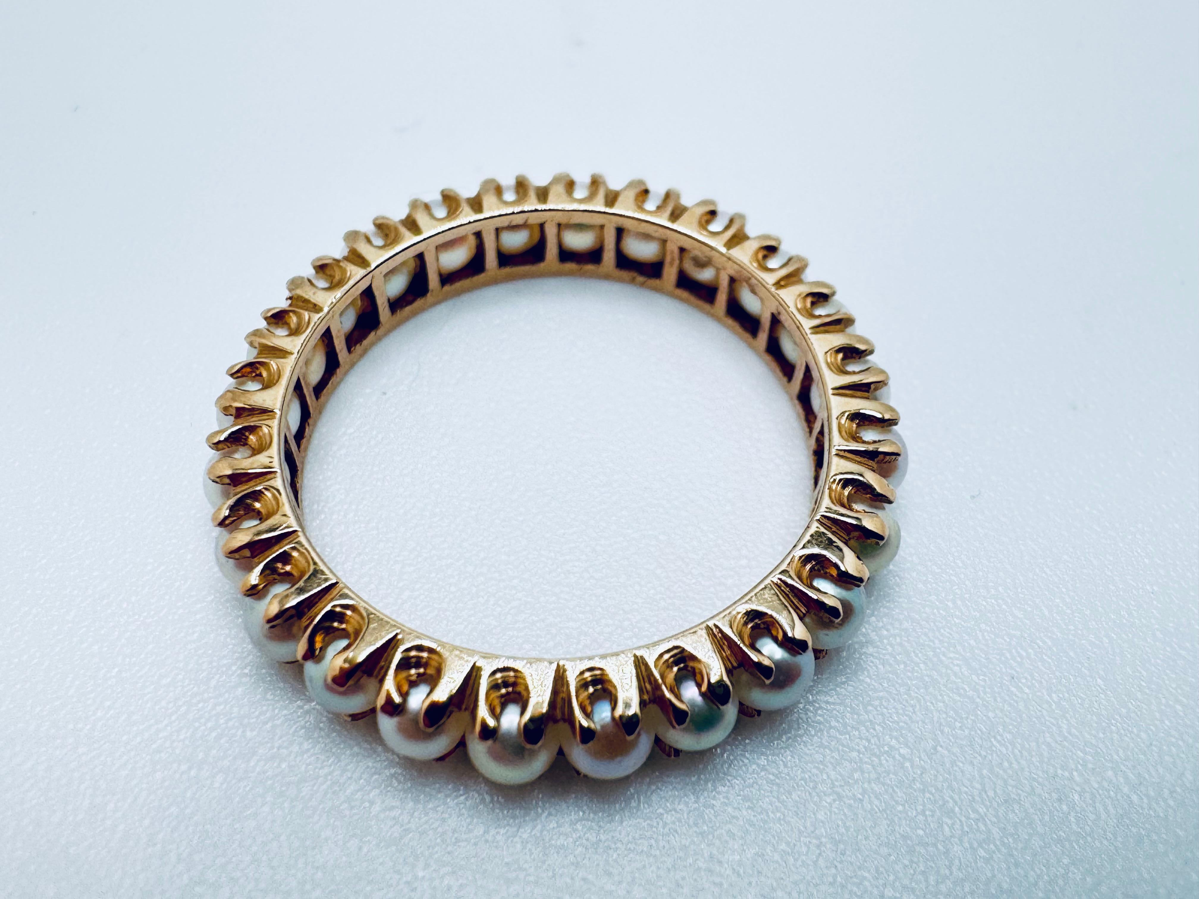 Taille ronde Bague en or jaune 14K avec perles d'Akoya - 24 perles serties, taille 6 en vente