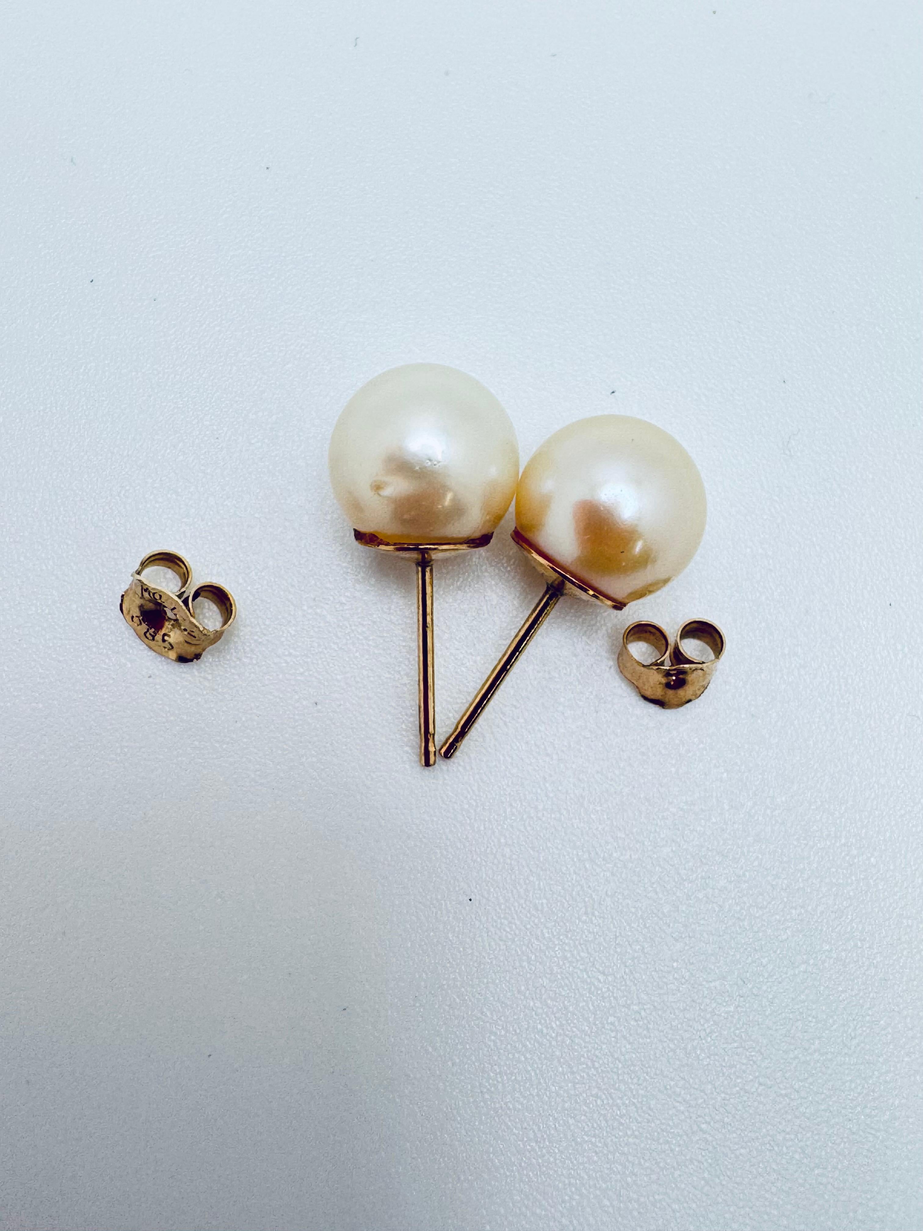 Taille ronde Boucles d'oreilles en or jaune 14K avec perles d'Akoya en vente
