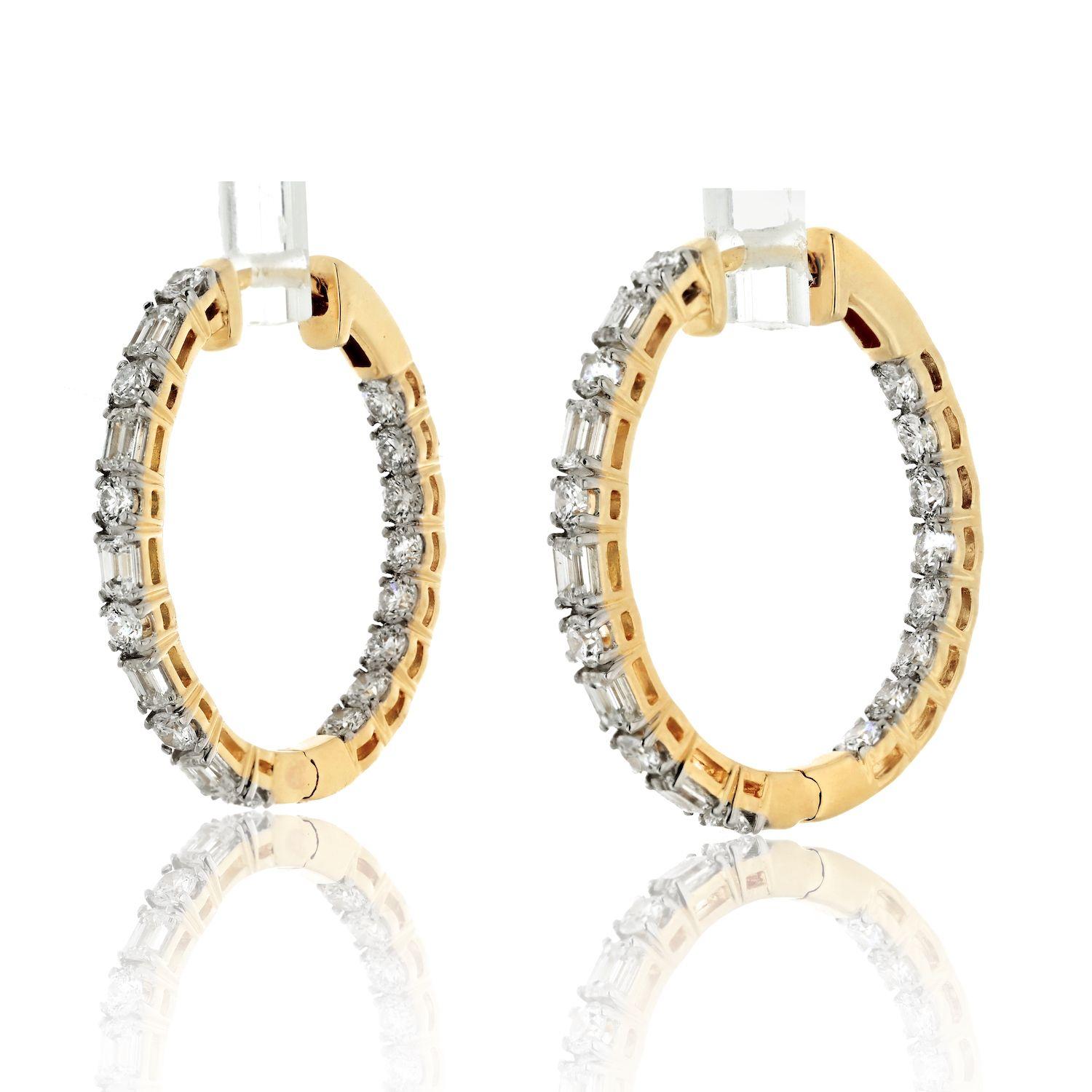 14K Yellow Gold Alternating Emerald And Round Cut Diamond Hoop Earrings In Excellent Condition For Sale In New York, NY