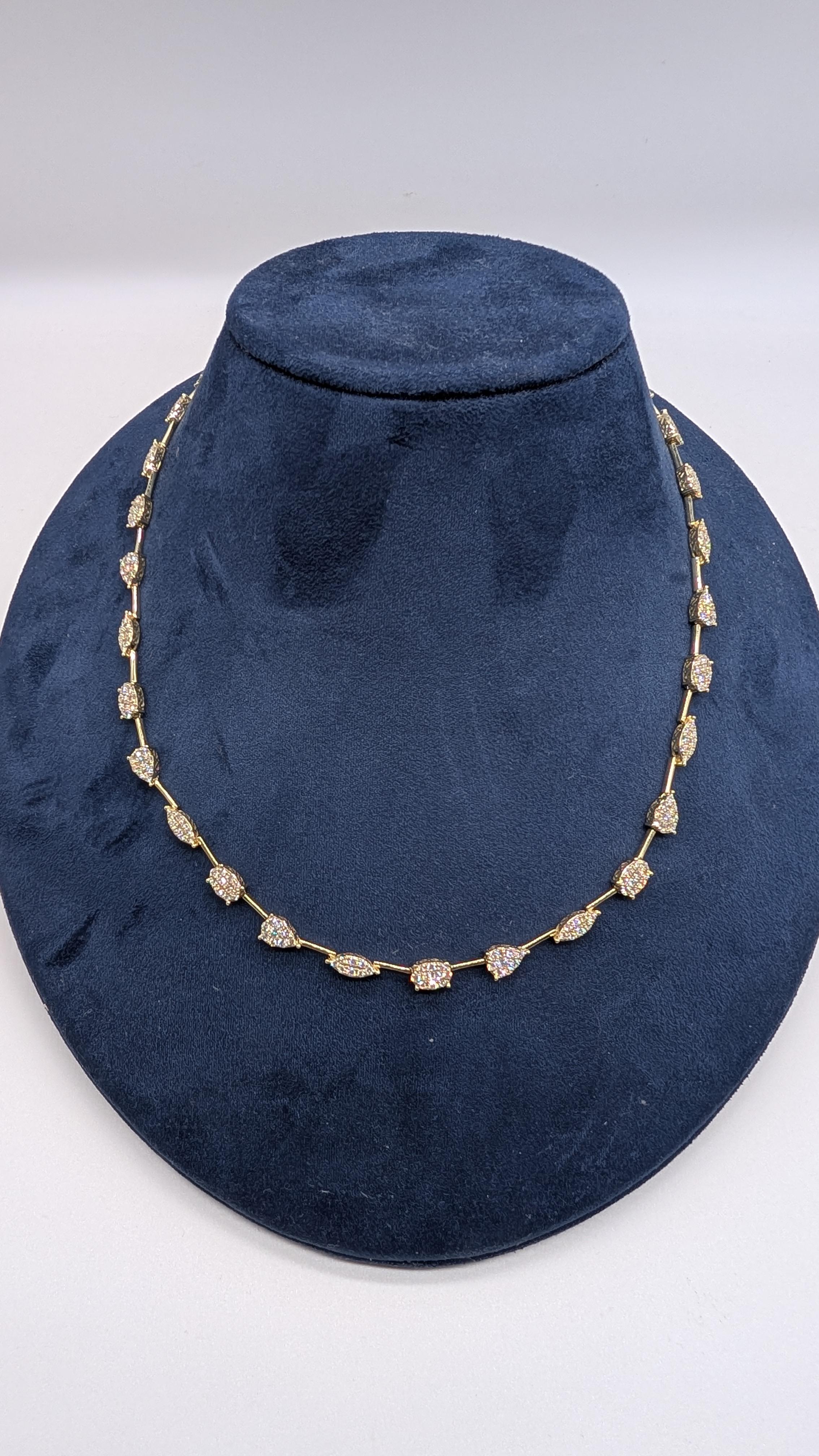 14K Gelbgold abwechselnd Fancy Form Halskette mit natürlichen runden Diamanten (Rundschliff) im Angebot