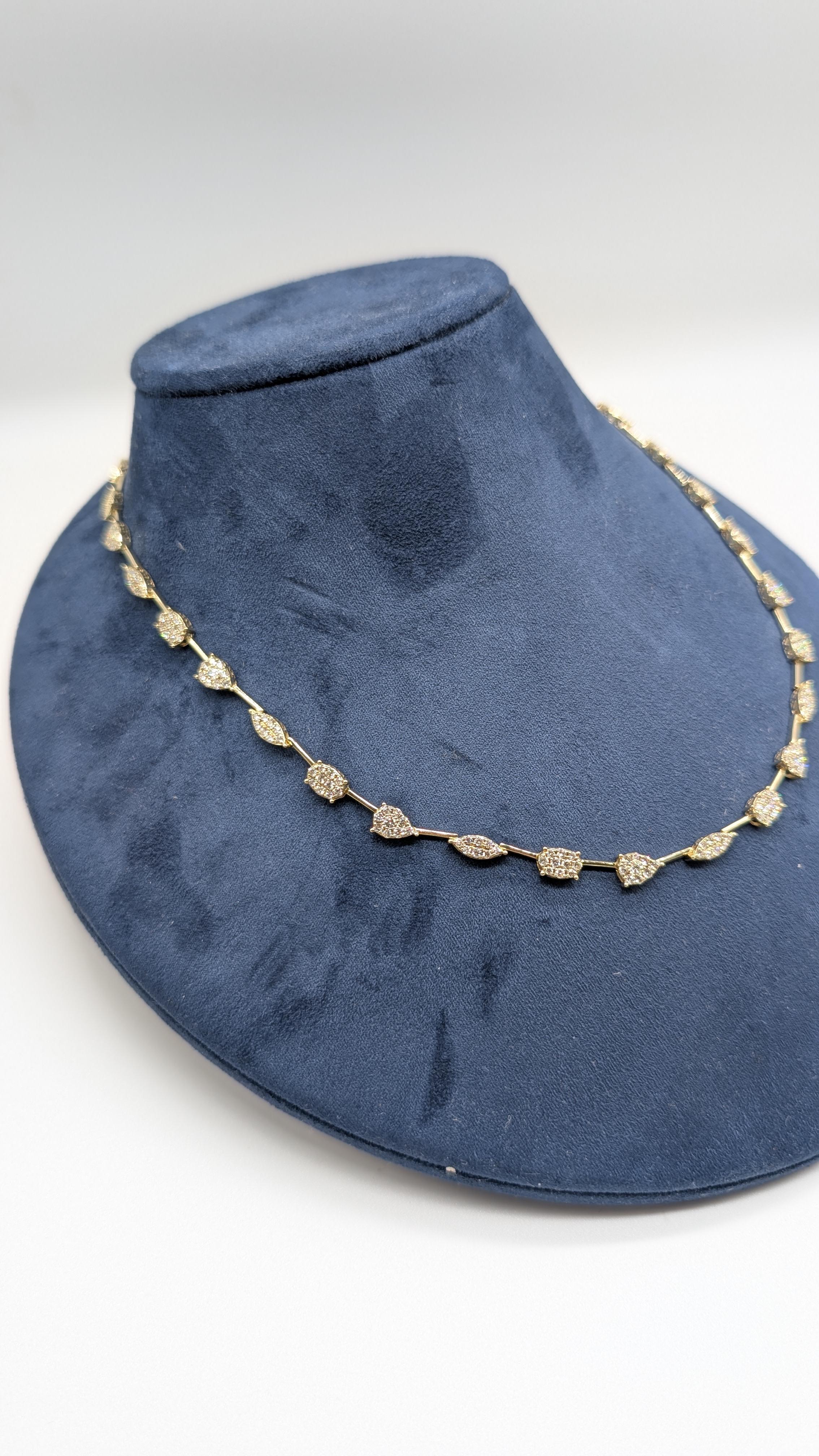 14K Gelbgold abwechselnd Fancy Form Halskette mit natürlichen runden Diamanten im Zustand „Neu“ im Angebot in New York, US