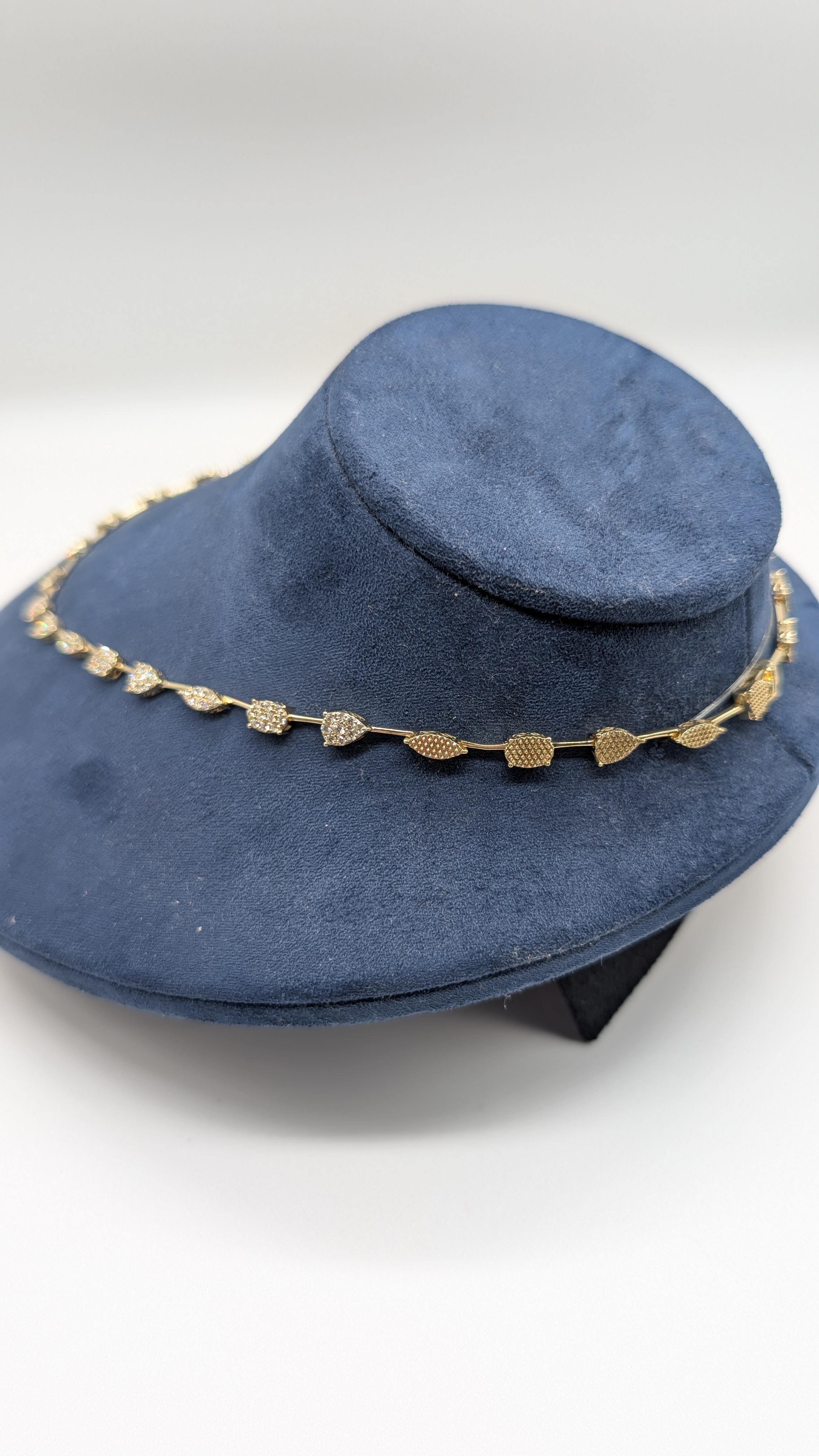 14K Gelbgold abwechselnd Fancy Form Halskette mit natürlichen runden Diamanten im Angebot 1