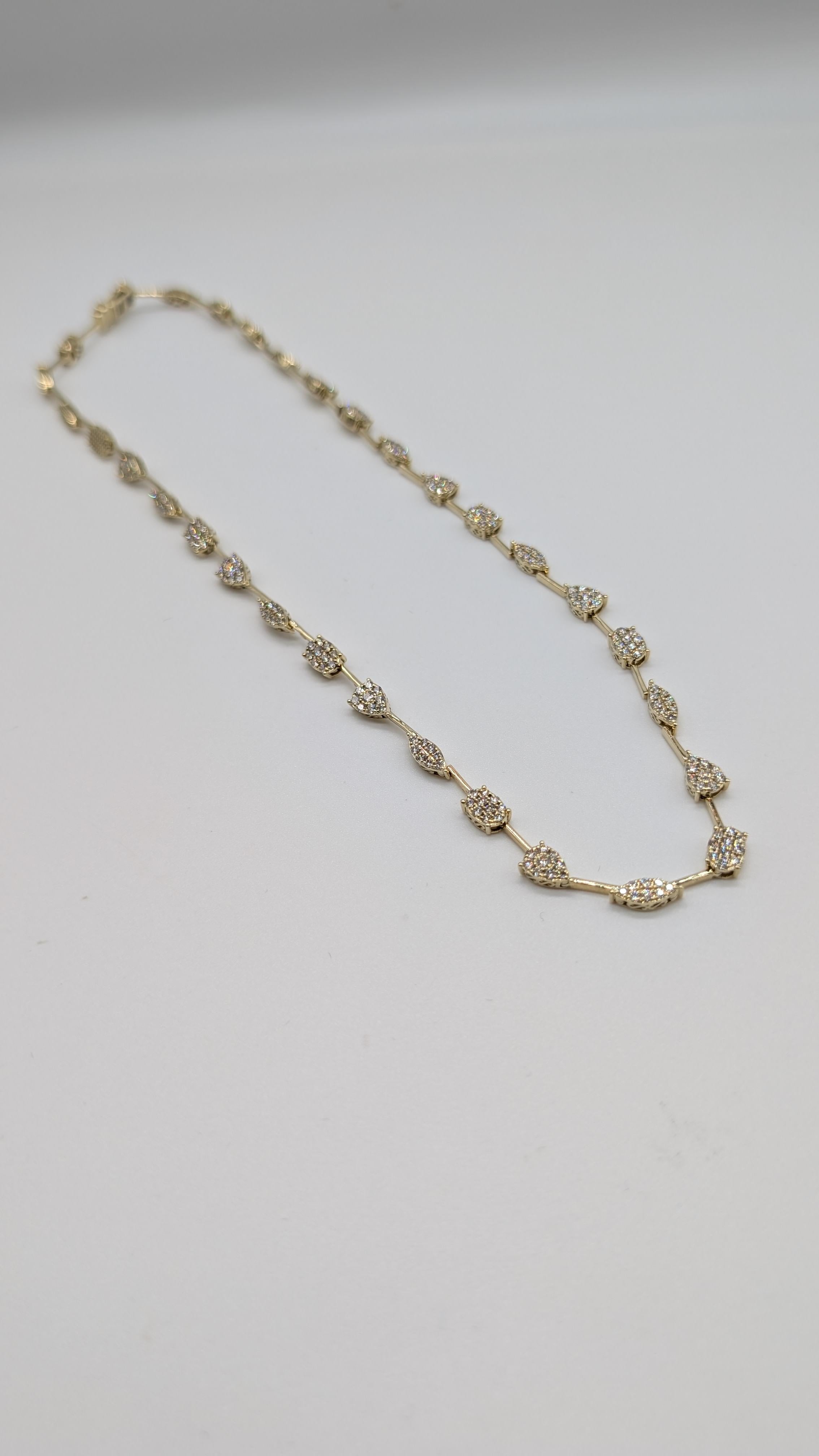 14K Gelbgold abwechselnd Fancy Form Halskette mit natürlichen runden Diamanten im Angebot 2