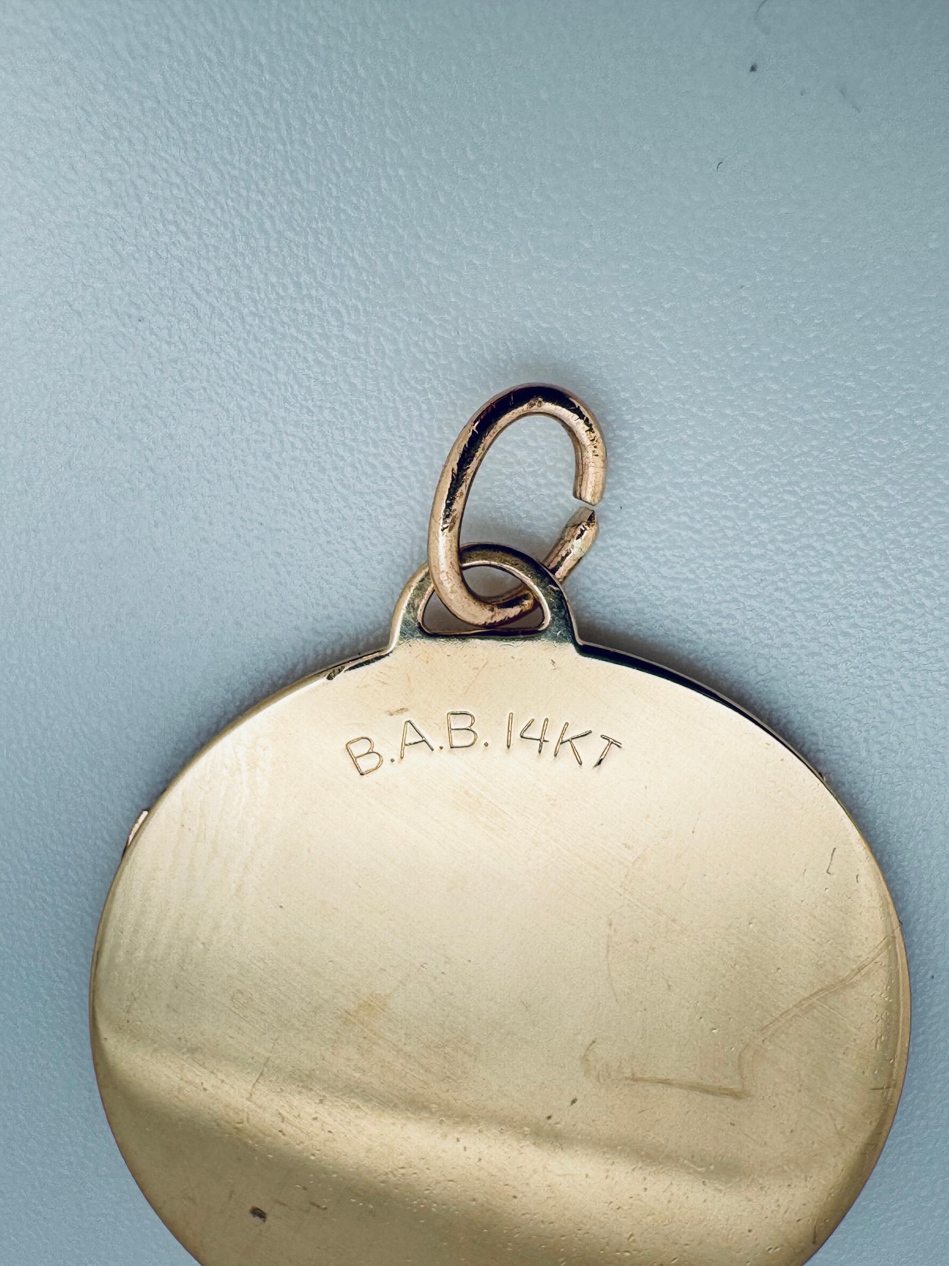 Charm en or jaune 14K avec drapeau américain en forme de cercle en vente 2