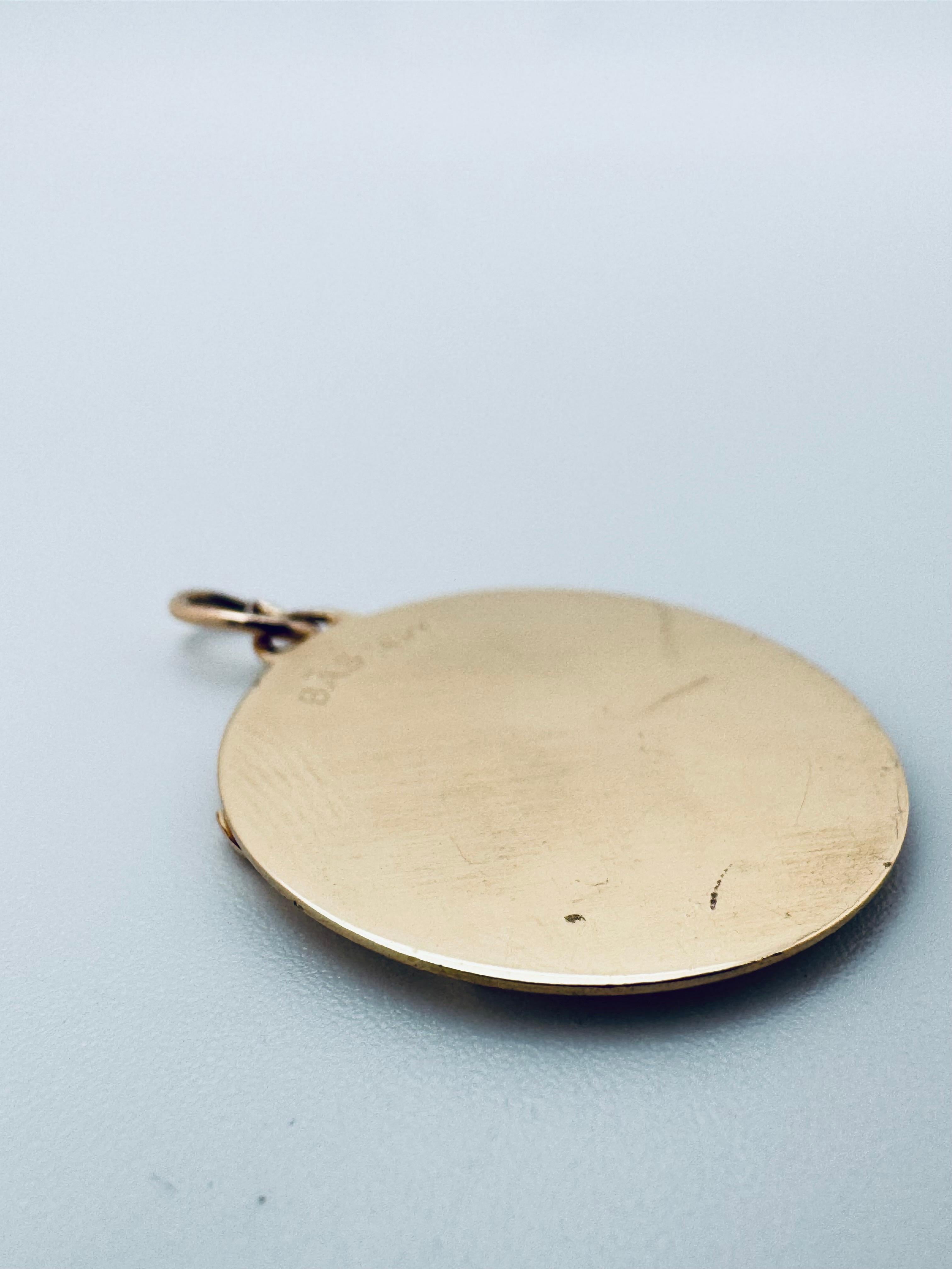 Charm en or jaune 14K avec drapeau américain en forme de cercle en vente 3