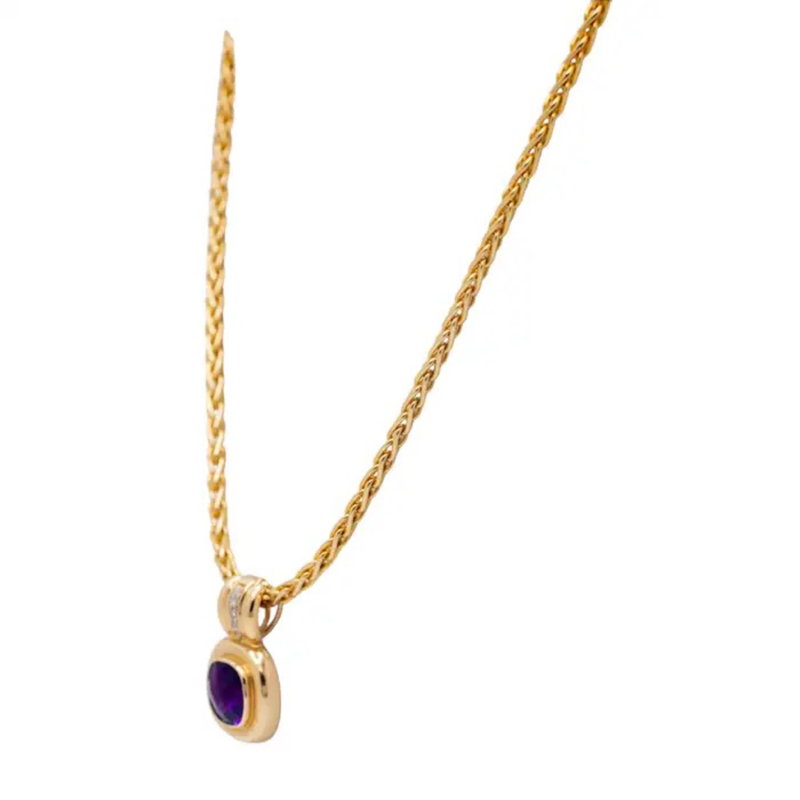 Halskette mit Anhänger aus 14 Karat Gelbgold mit Amethyst und Diamant im Angebot 1