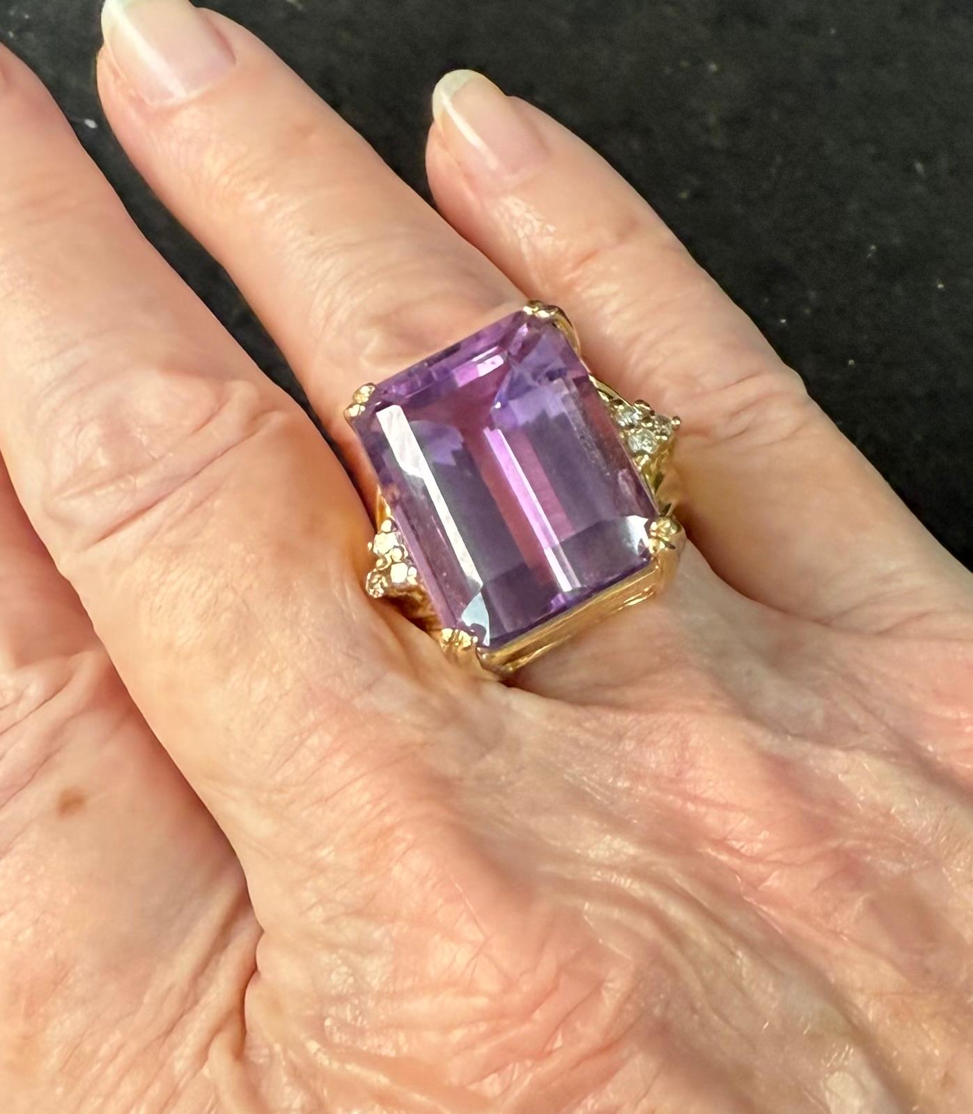 14k Yellow Gold Amethyst and Diamond Ring In Good Condition For Sale In Bradenton, FL