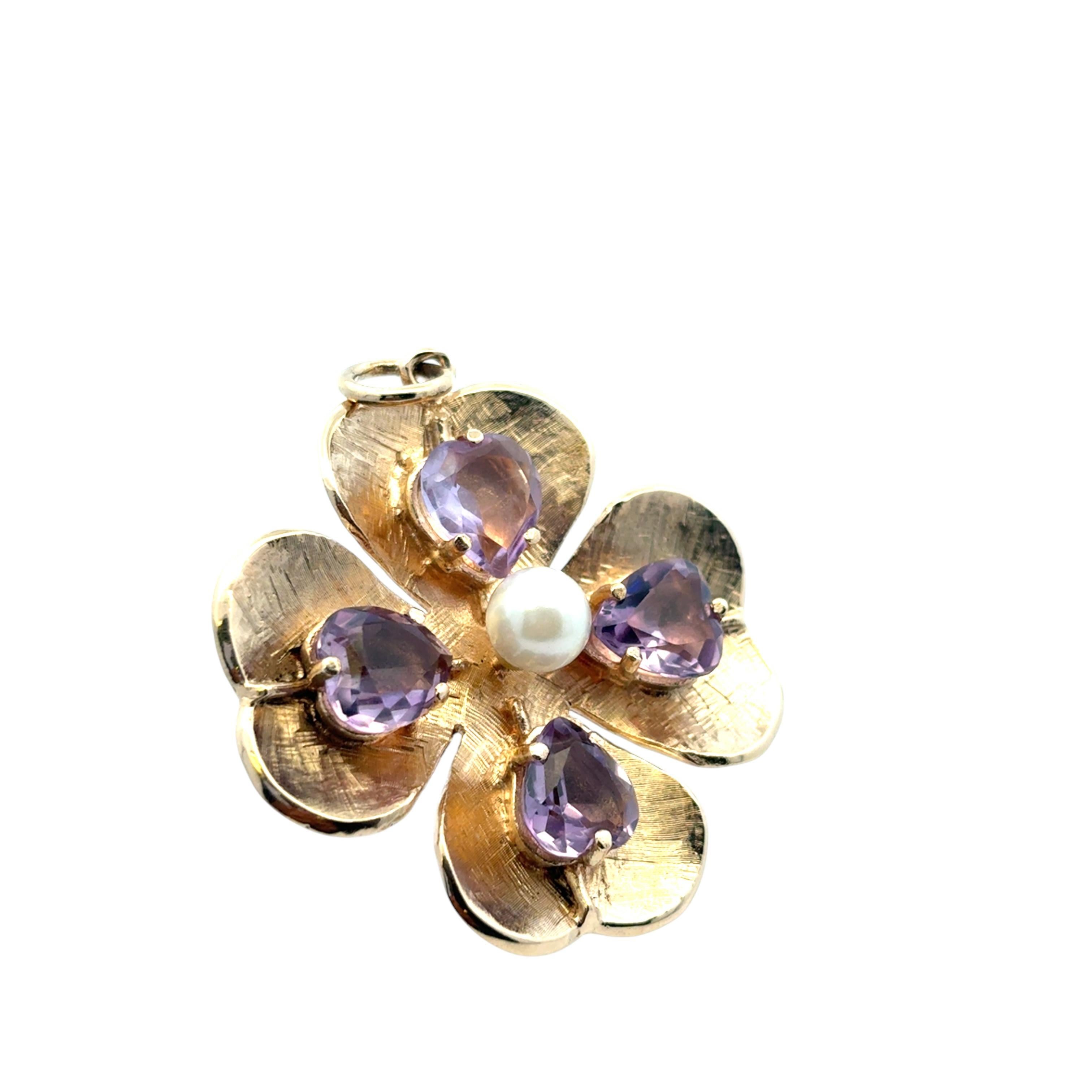 Taille ovale Pendentif trèfle en or jaune 14K avec améthyste et perle en vente