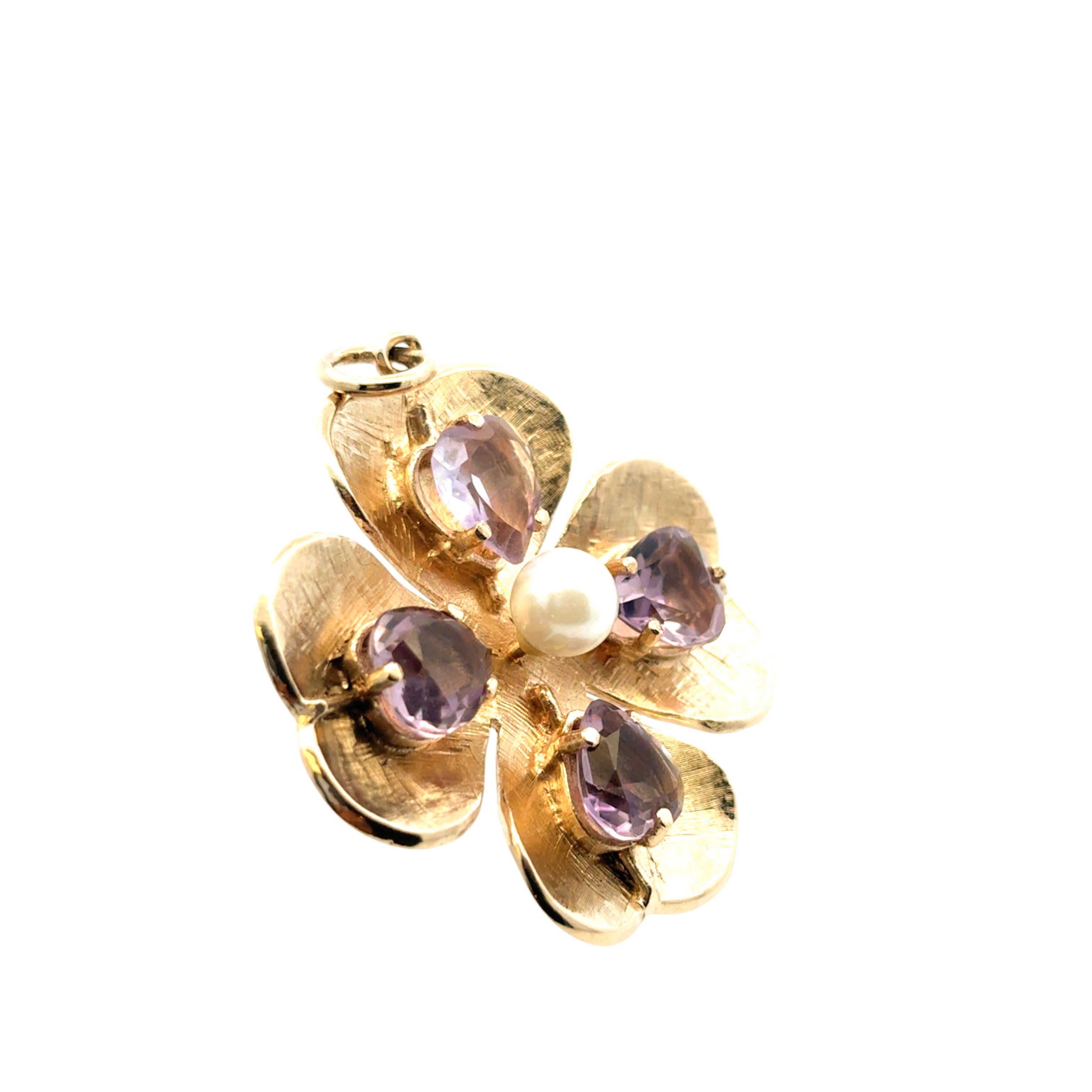 Pendentif trèfle en or jaune 14K avec améthyste et perle Excellent état - En vente à Boca Raton, FL