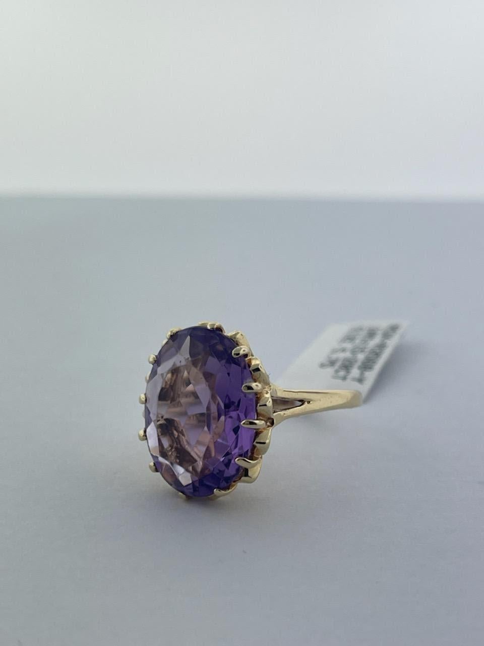 Do you fancy yourself a Royal? 
With this gorgeous amethyst ring you'll have people kissing your hand and bowing at your feet!
Oval Antique Cut Amethyst weighing approx 15-20ct (16 x 12.5mm) 
