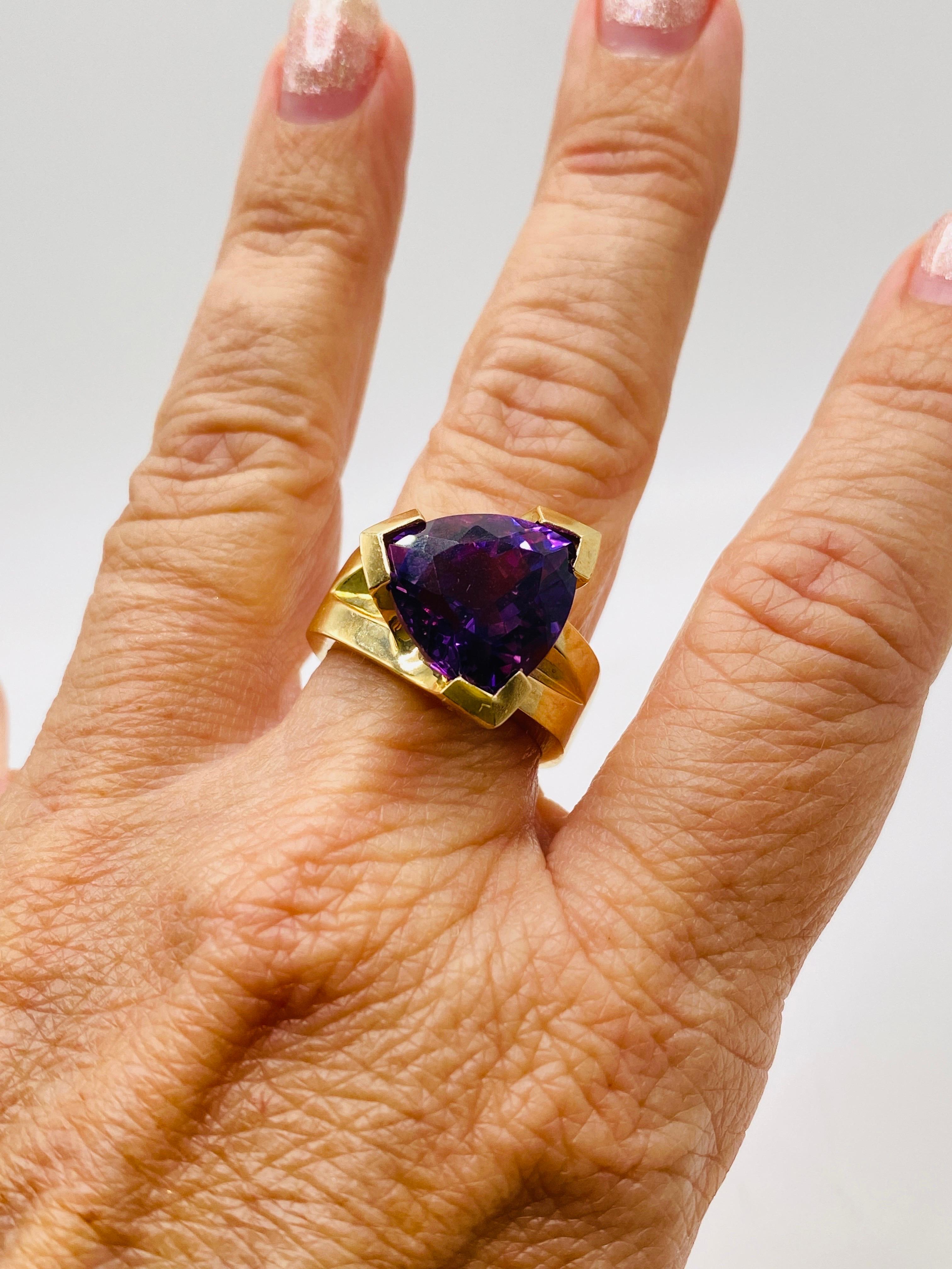 7.5 Carat Amethyst Yellow Gold Cocktail Ring In Good Condition In DALLAS, TX