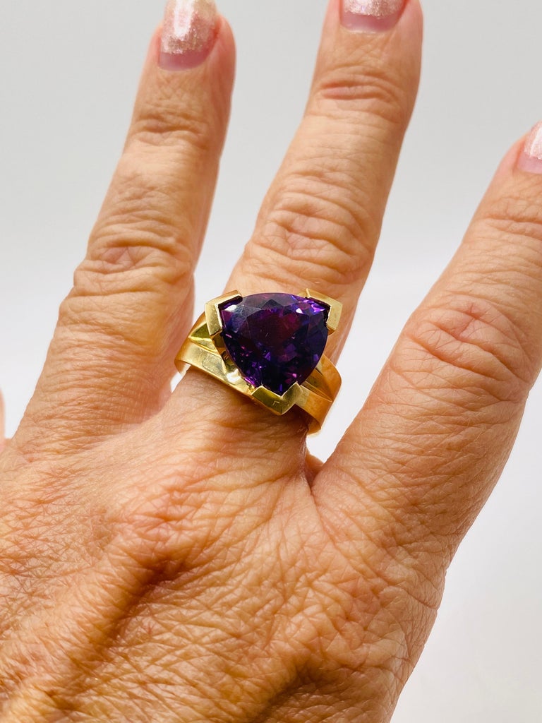 7.5 Carat Amethyst Yellow Gold Cocktail Ring In Good Condition For Sale In DALLAS, TX