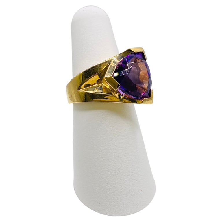 7.5 Carat Amethyst Yellow Gold Cocktail Ring For Sale