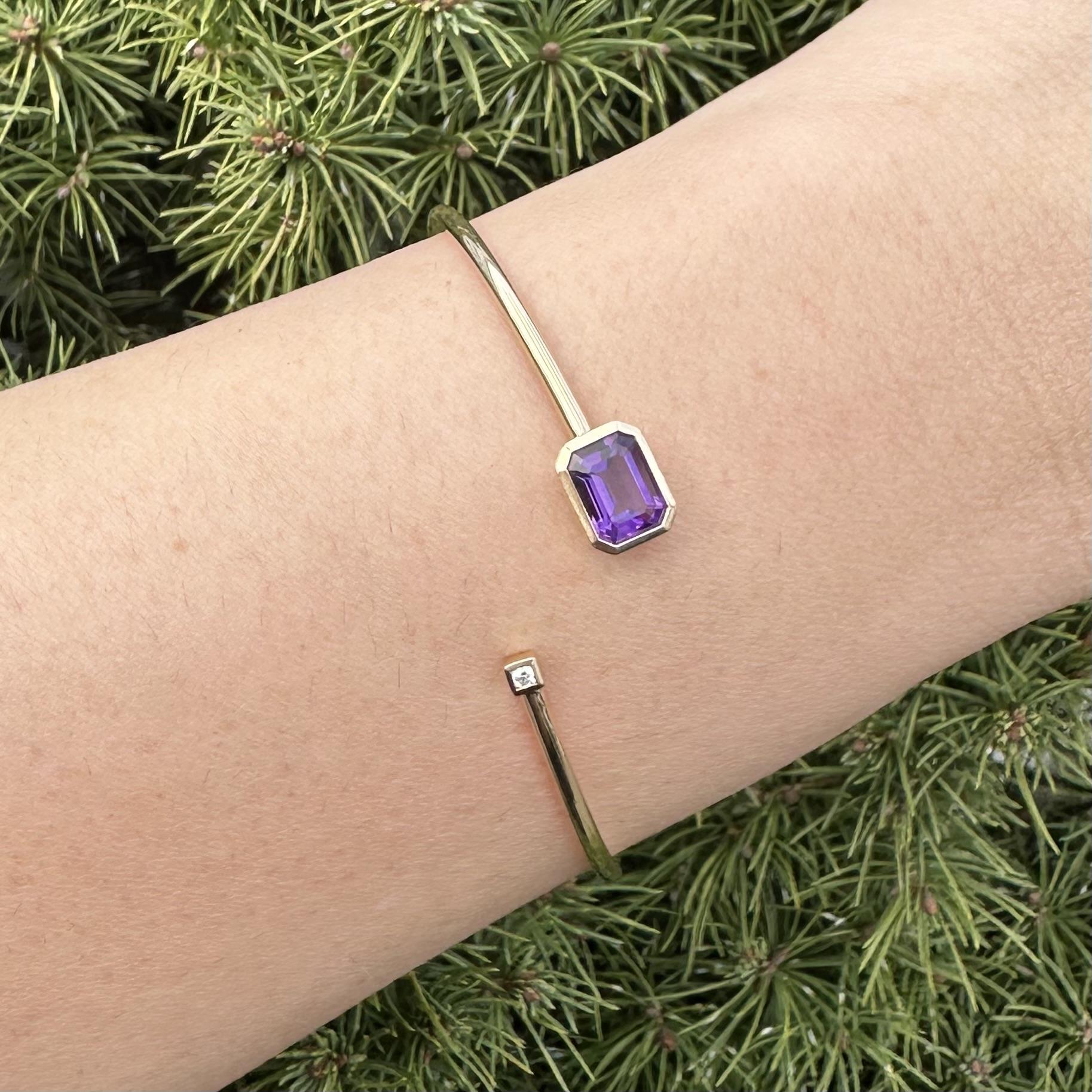 Bracelet manchette ouverte en or jaune 14k avec améthyste et diamant en vente 1