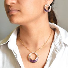 Ensemble composé d'un pendentif et de boucles d'oreilles en or jaune 14 carats, avec améthyste, tourmaline rose et diamants