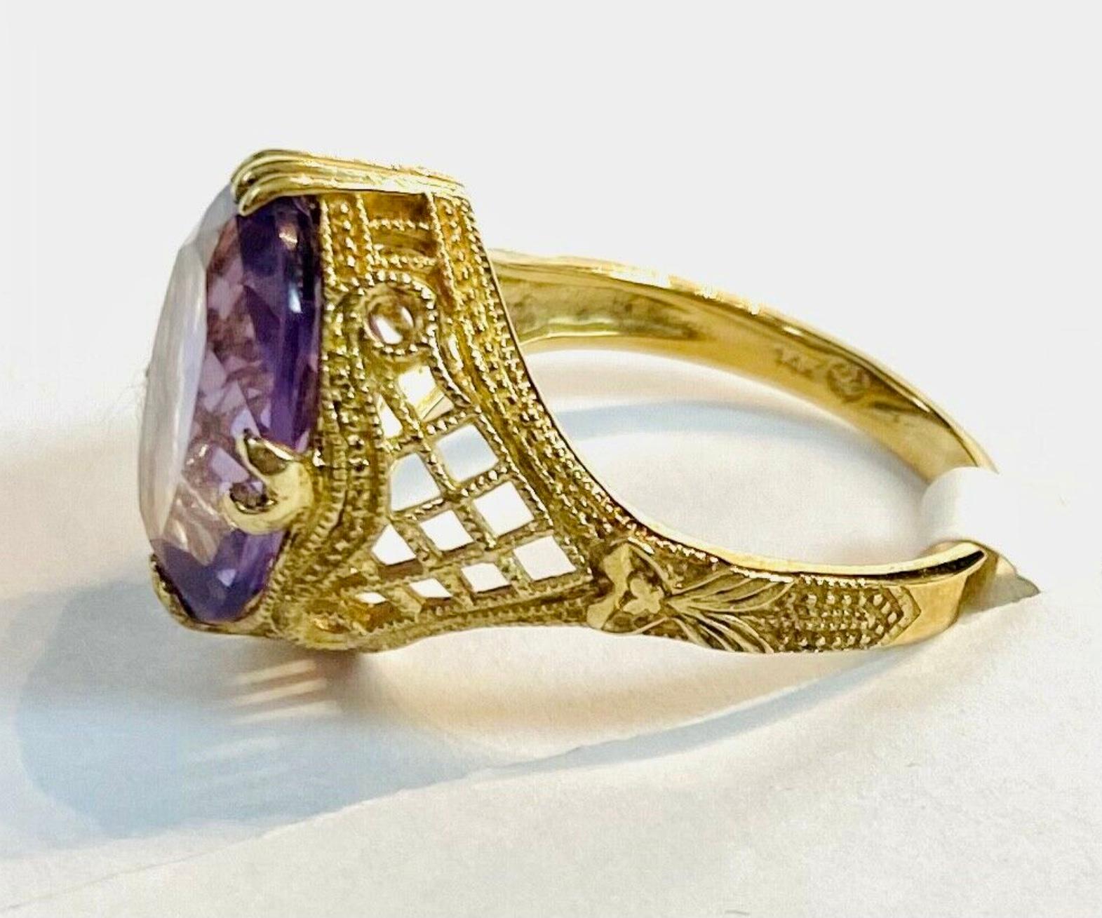 Oval Cut 14K Yellow Gold Amethyst Ring Approximately 5 Carats For Sale