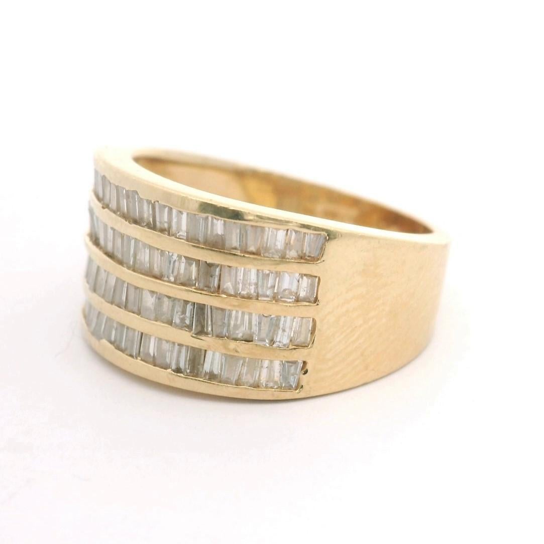 14k Yellow Gold and 0.75ct Diamond Graduated Band Ring Size 6.5 In Good Condition In Guilford, CT