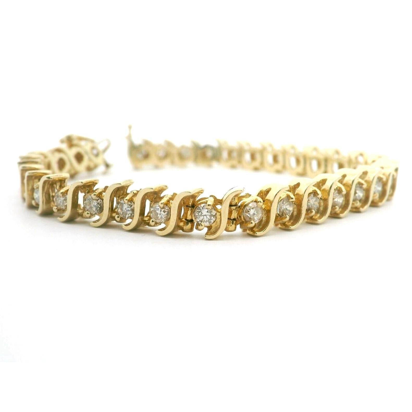 Zustand:  Ausgezeichneter Condit, Professionell gereinigt und poliert
Metall: 14k Gold (markiert und professionell getestet)
Gewicht: 18,9 g
Diamanten:  Natürliche Diamanten im Rundschliff 3cttw
Länge: 7 Zoll
Breite: 6,5 mm
Verschluss: Box Tab