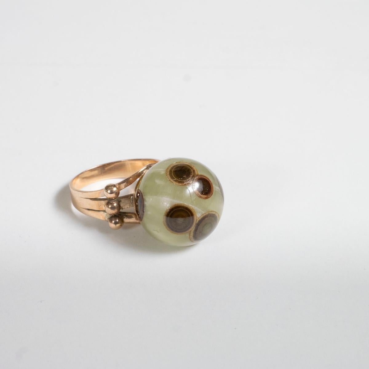 20th Century 14K Yellow Gold and Agate Ladies' Ring and Brooch Set For Sale