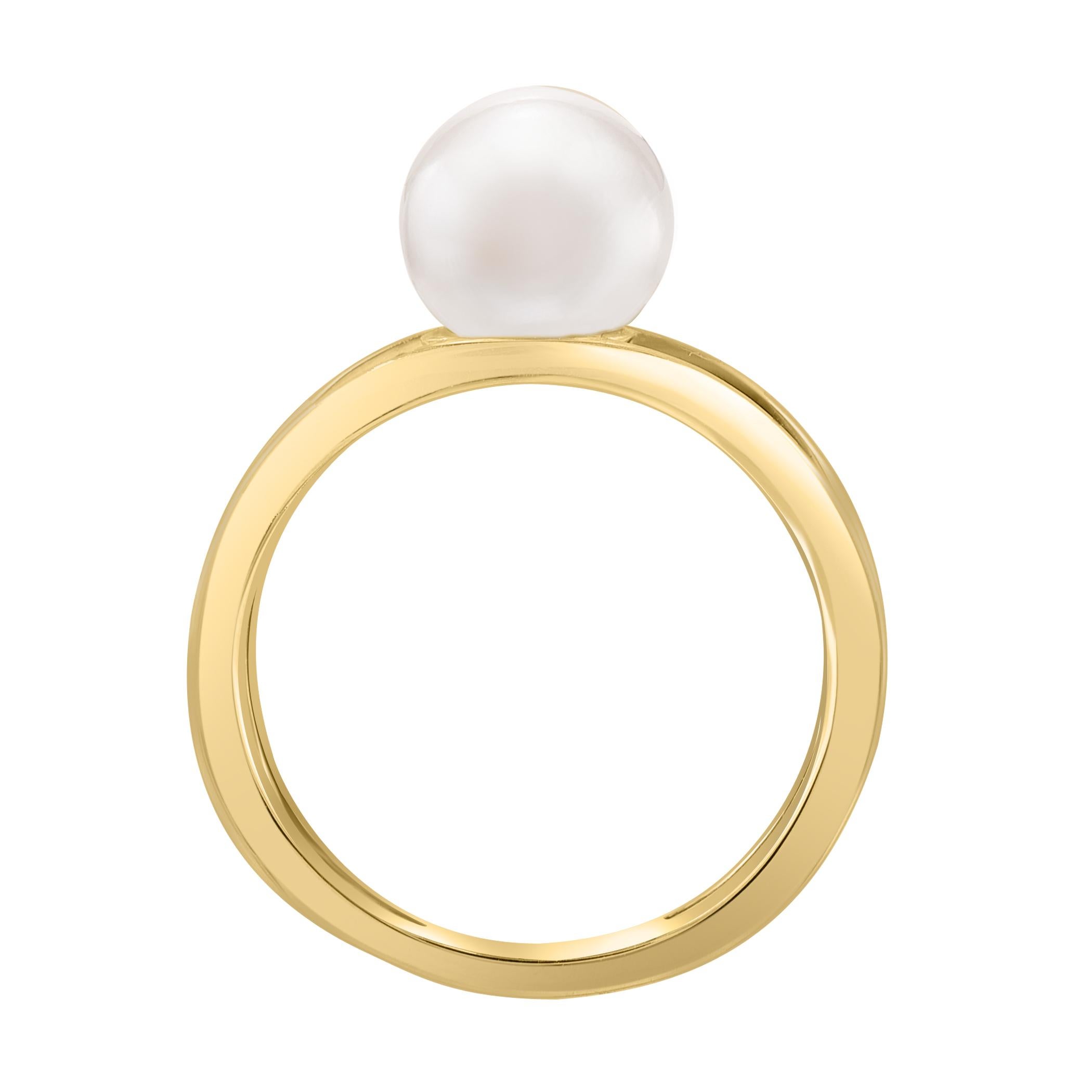 Stunning 14k Yellow Gold split shank ring featuring an 8mm Akoya pearl. 

Ring Size 7.