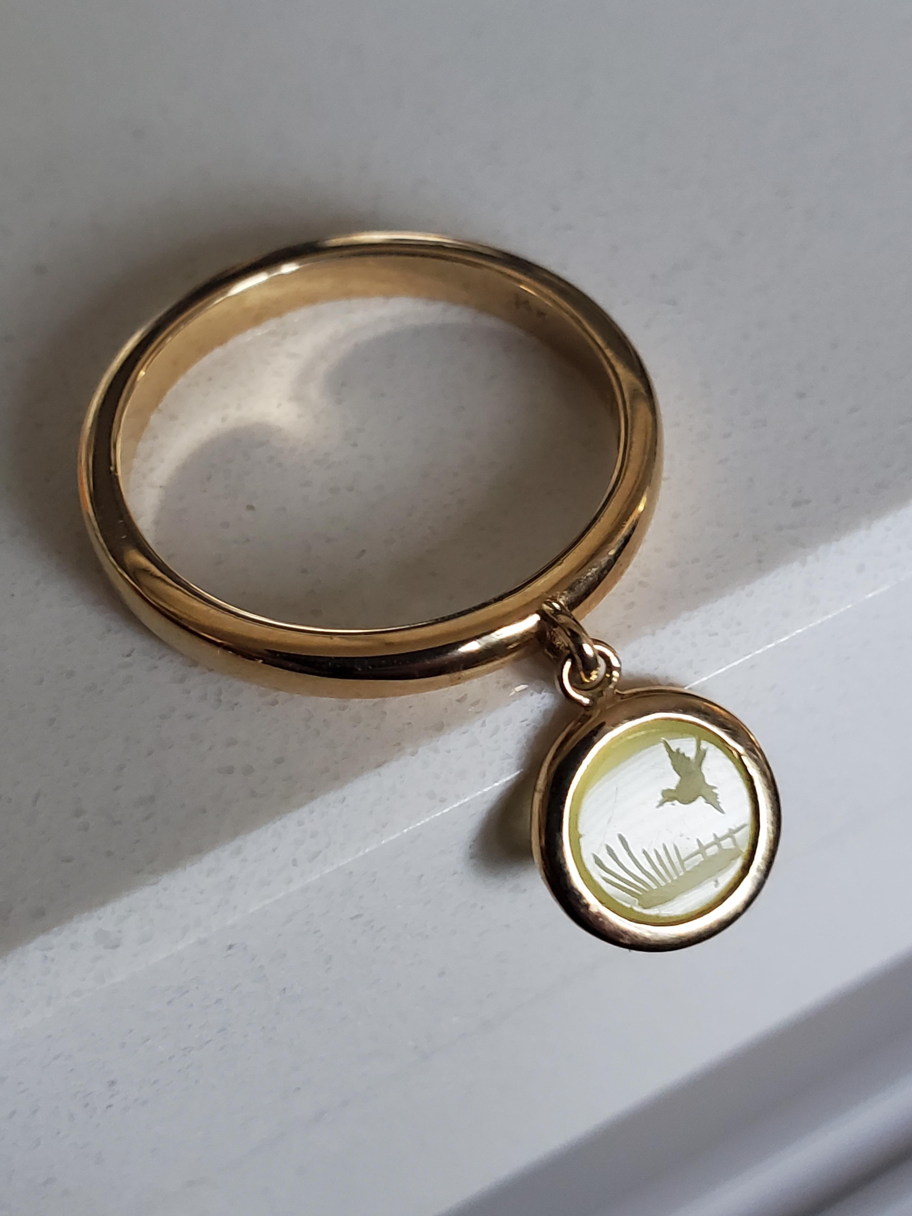 Contemporaneo Anello Charme Antiques e oro giallo 14k con sigillo in vendita