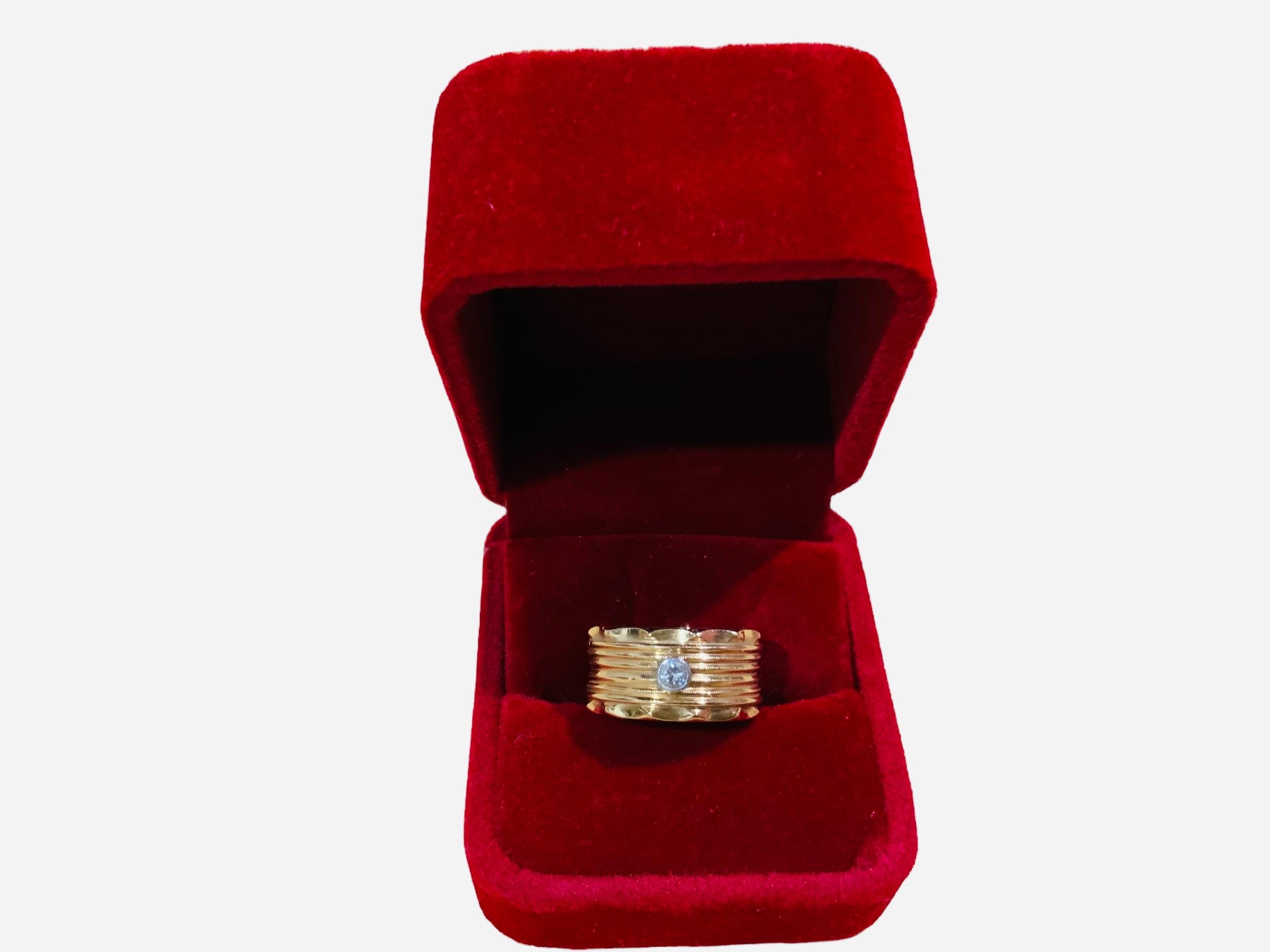 Modern  14K Yellow Gold And Diamond Band Ring For Sale